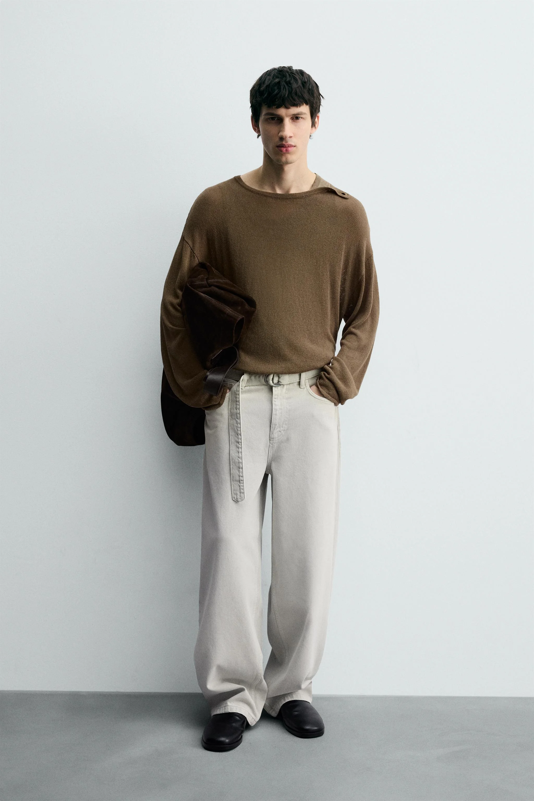 شلوار جین با کمربند و تن خور راحت