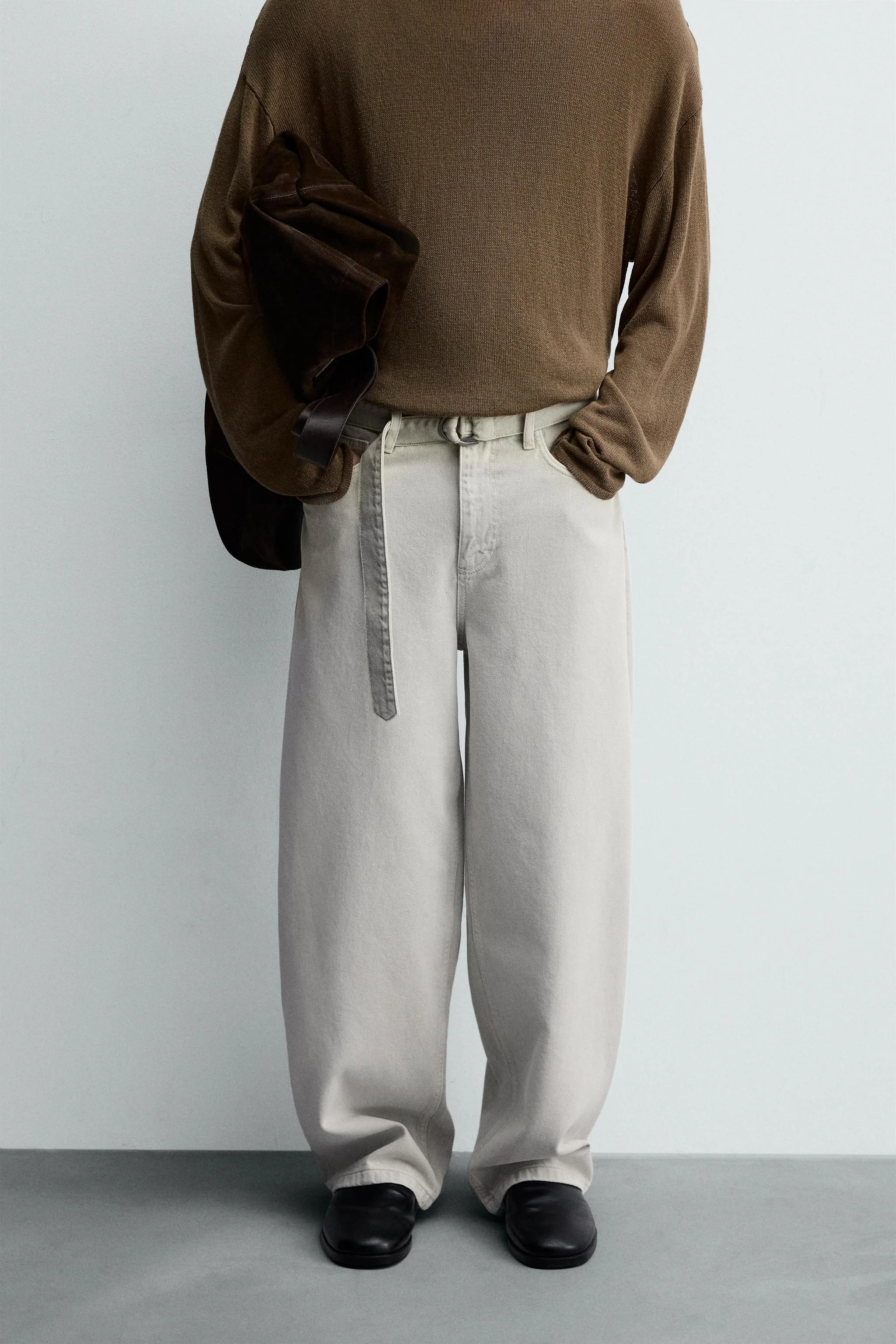 شلوار جین با کمربند و تن خور راحت