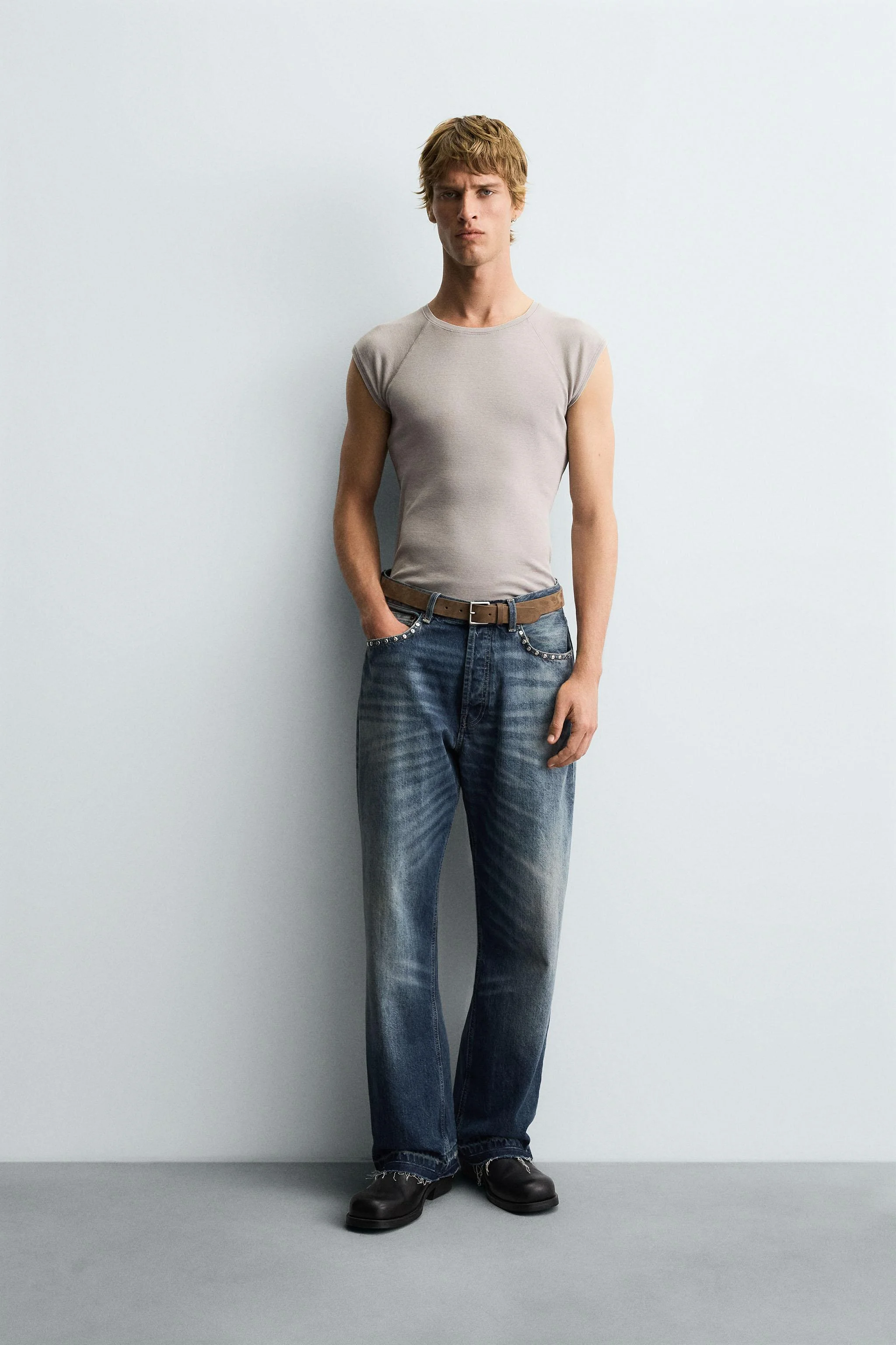 شلوار جین راسته با تزئینات پرچ