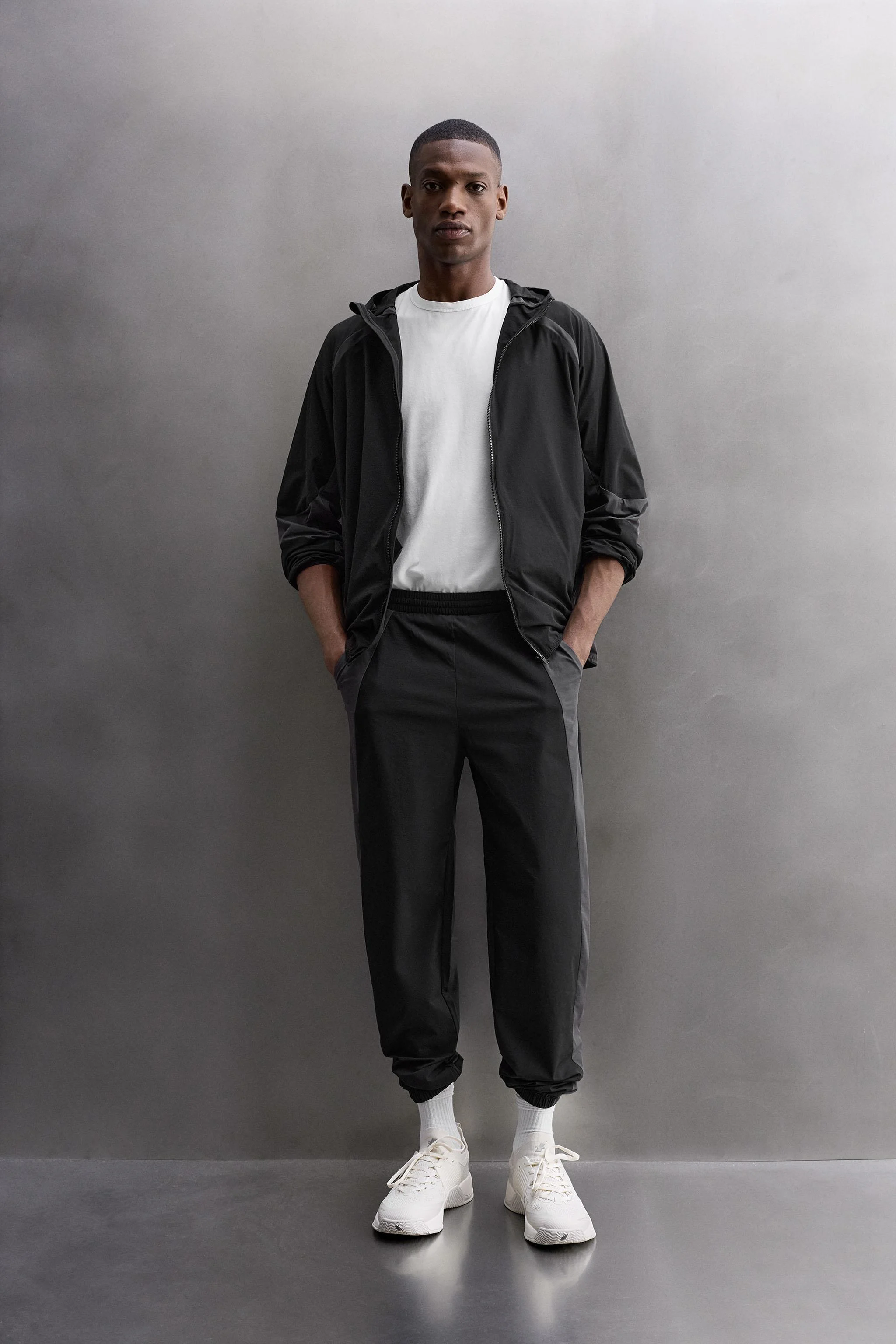 شلوار ورزشی رنگی با طراحی مدرن