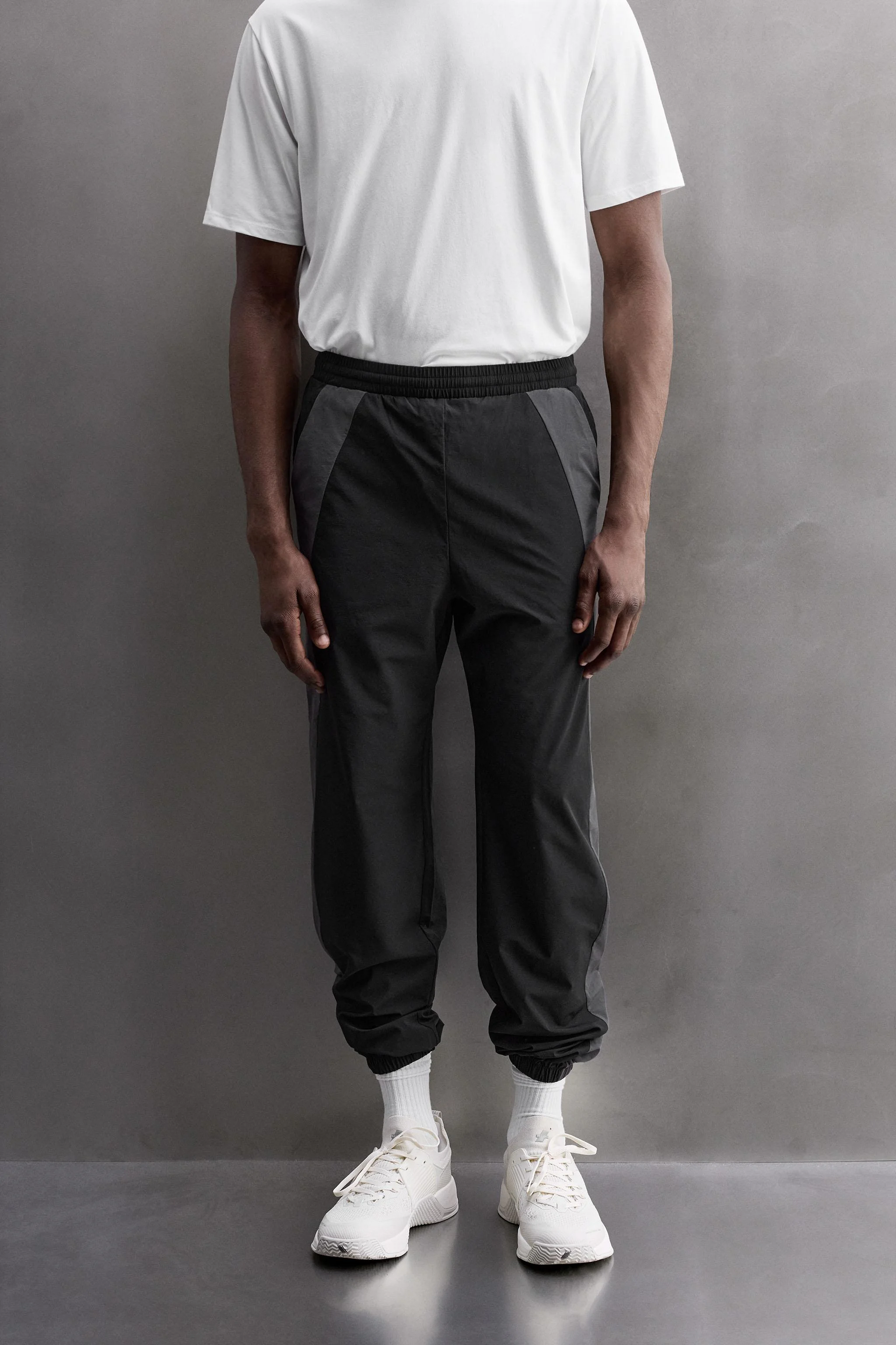 شلوار ورزشی رنگی با طراحی مدرن