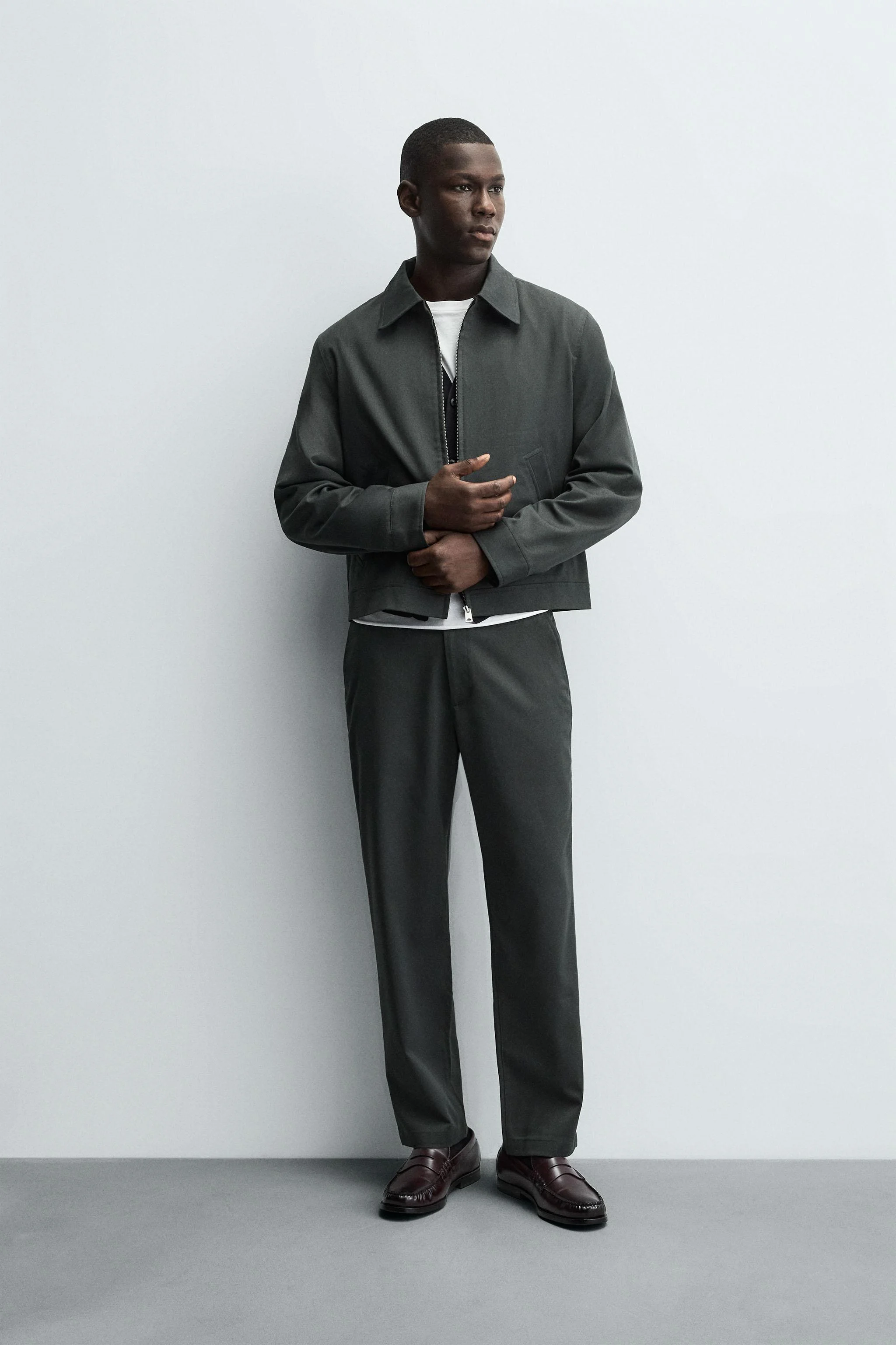 شلوار جاگر با فاق معمولی و کمر کشی