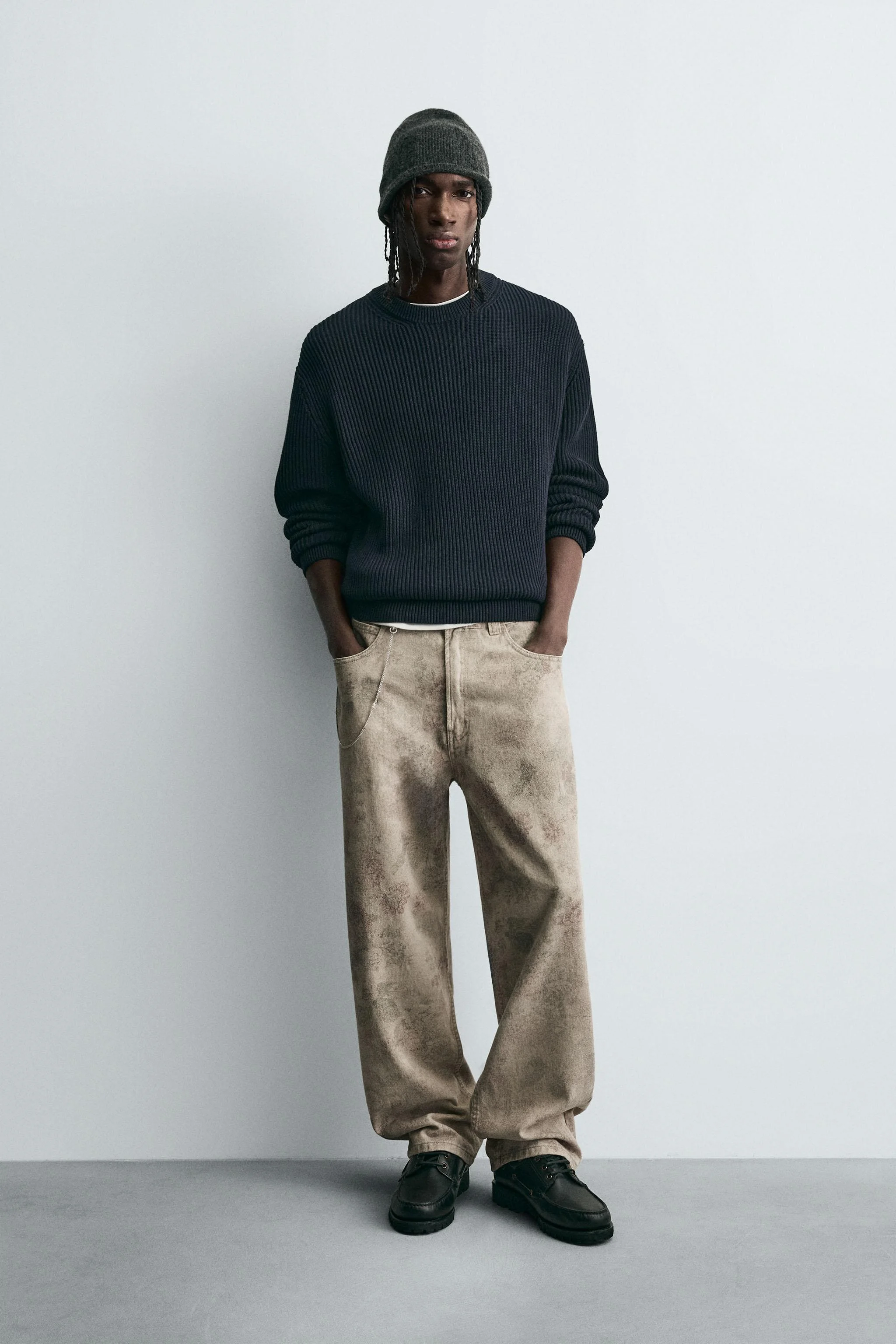 شلوار فیت بادکنکی با طرح انتزاعی