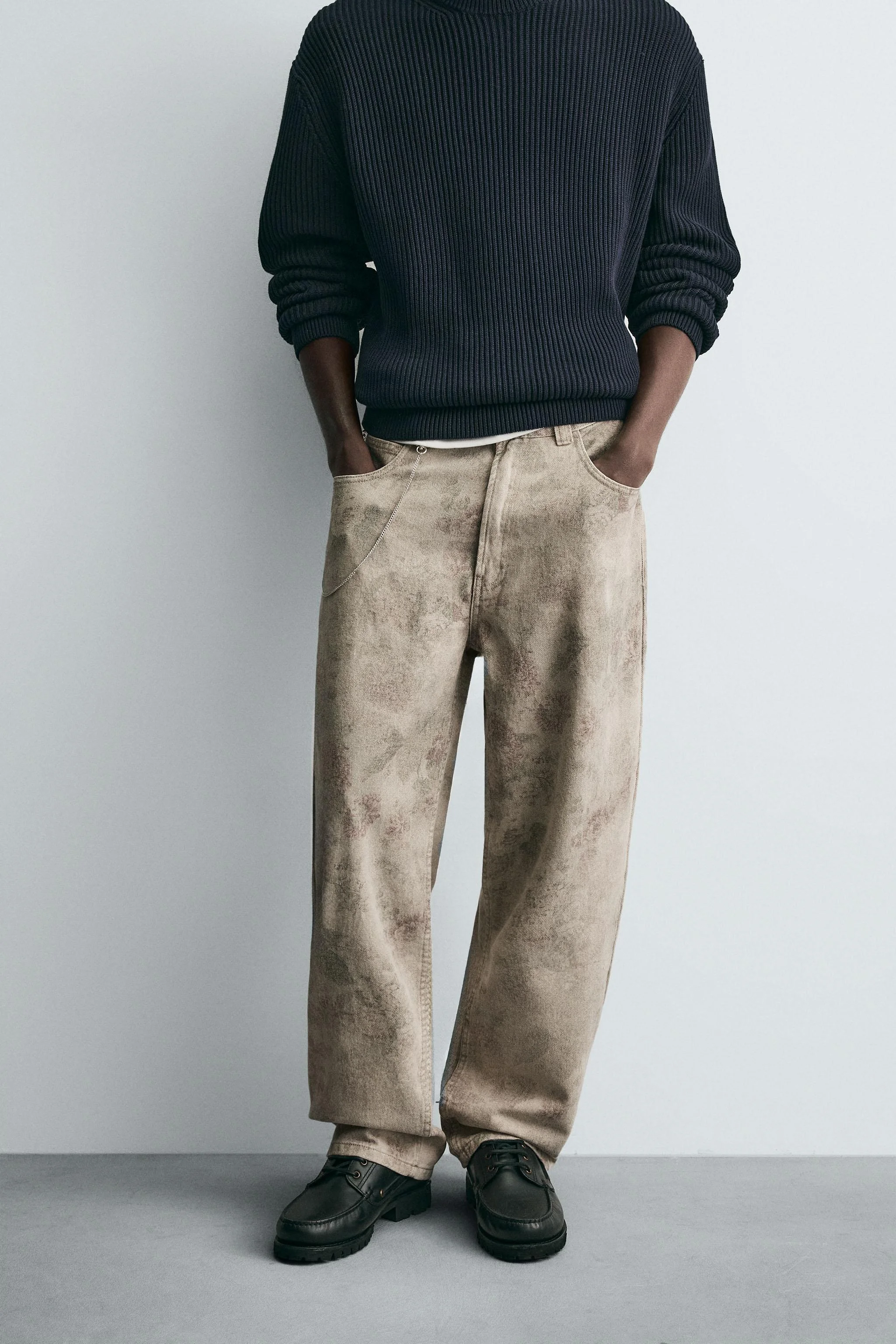 شلوار فیت بادکنکی با طرح انتزاعی