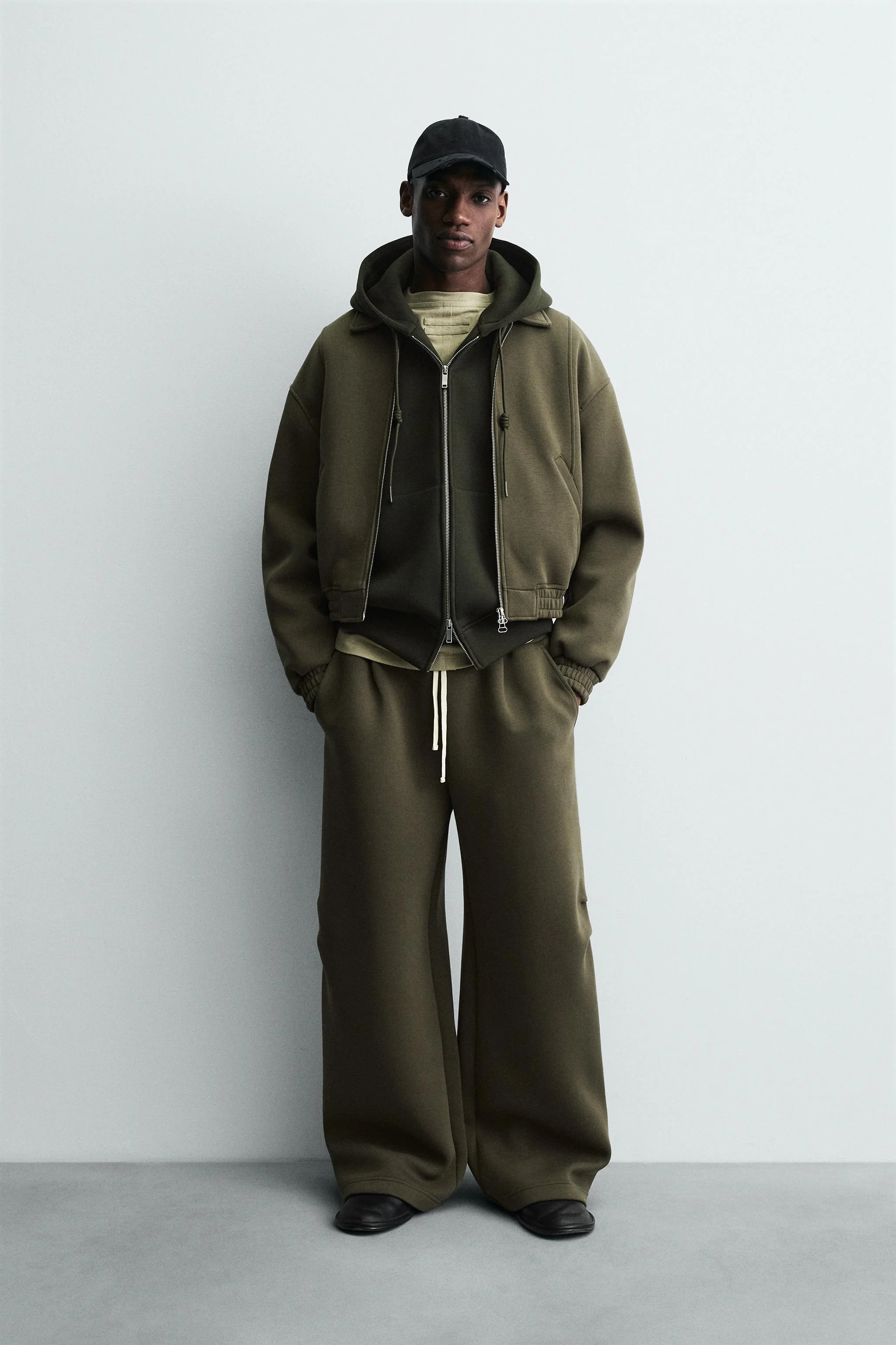 شلوار پاچه گشاد با افکت نئوپرن و تزئینات پرچ