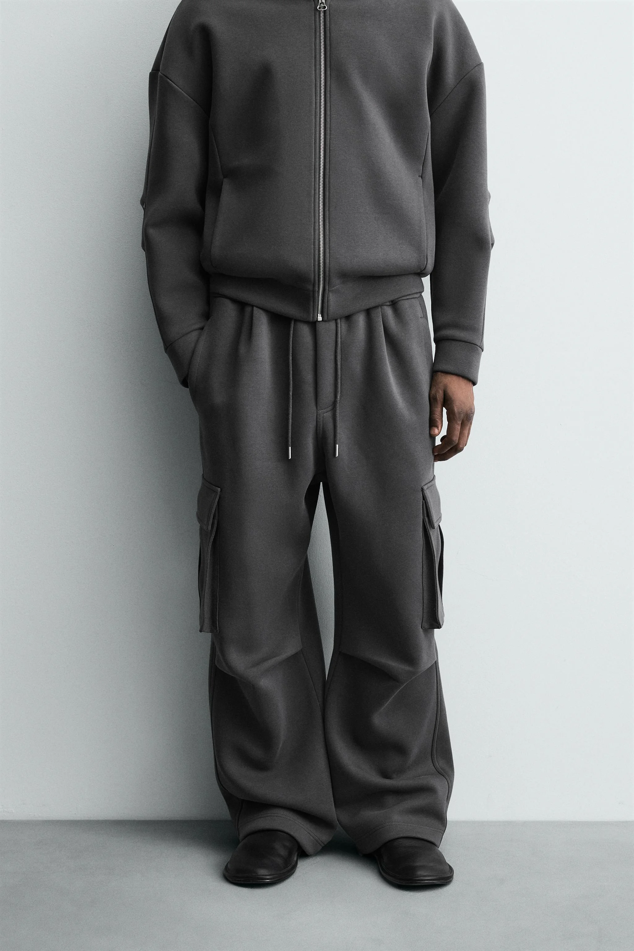 شلوار کارگو پلیسه دار با افکت نئوپرن