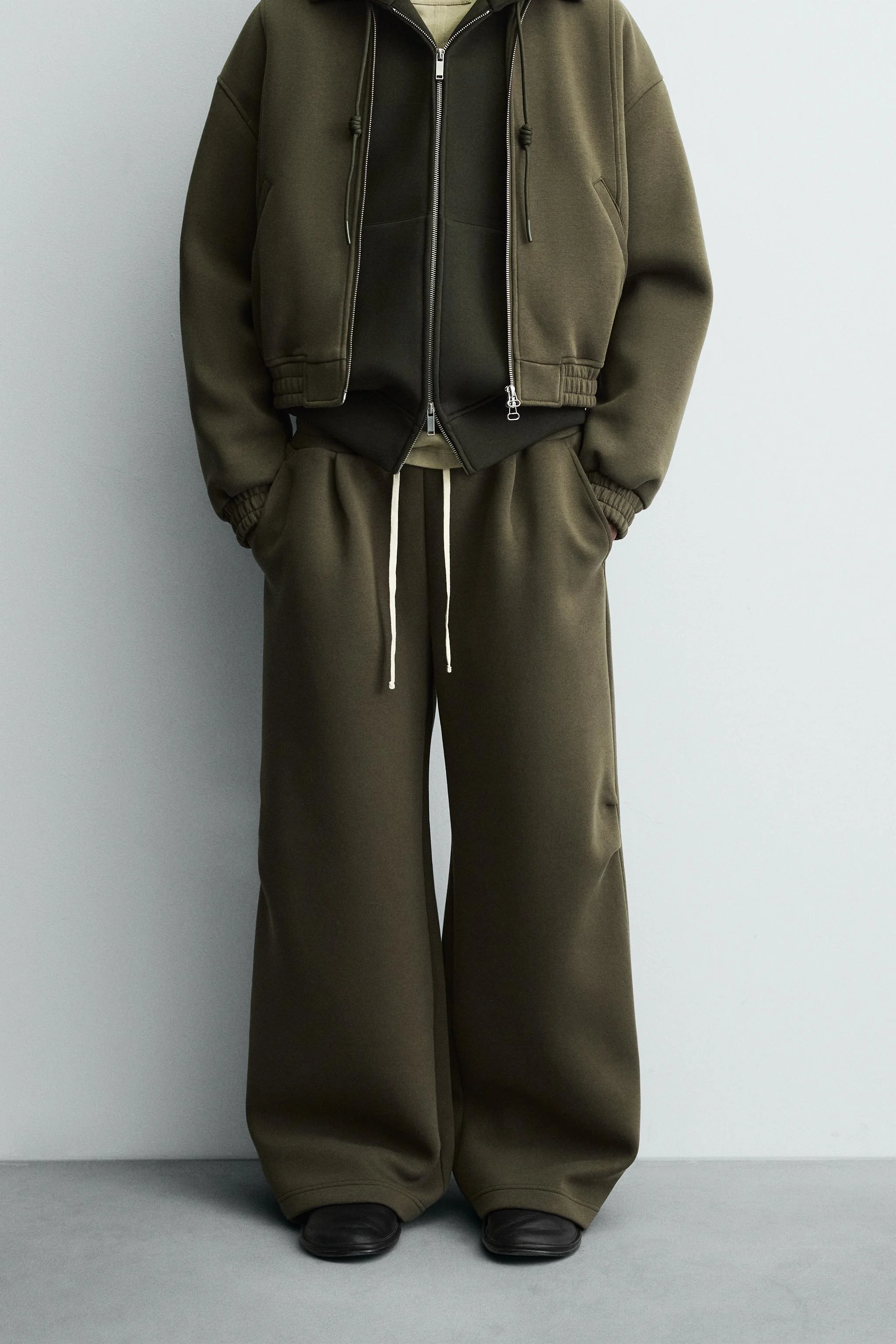 شلوار پاچه گشاد با افکت نئوپرن و تزئینات پرچ