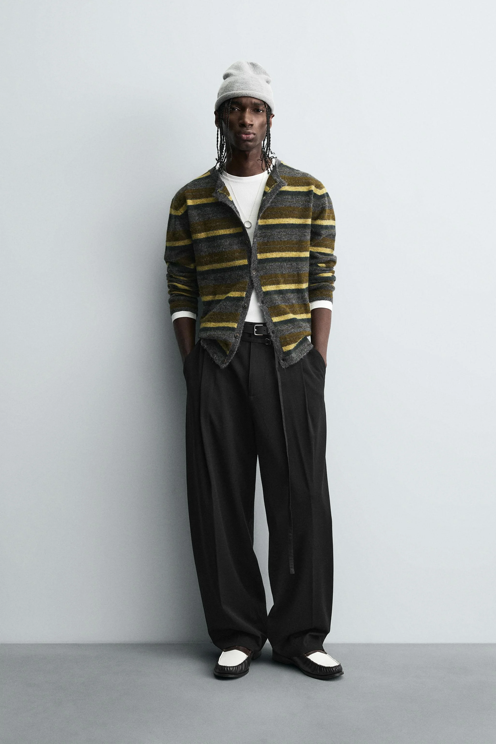 شلوار بالونی با پیلی و کمربند شلوار بالونی با پیلی و کمربند