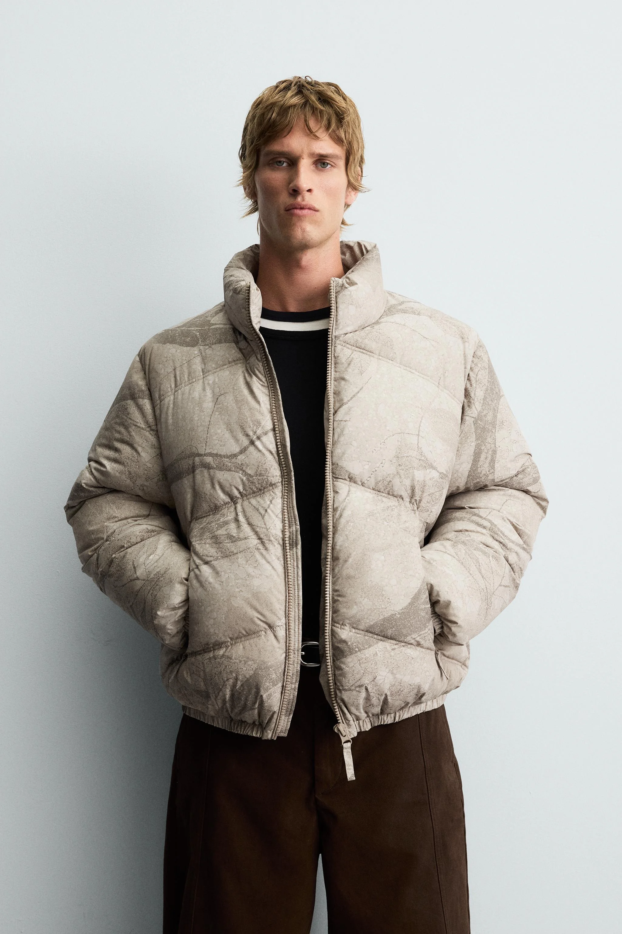 کاپشن پفی با طرح آبستره کاپشن پفی با طرح آبستره