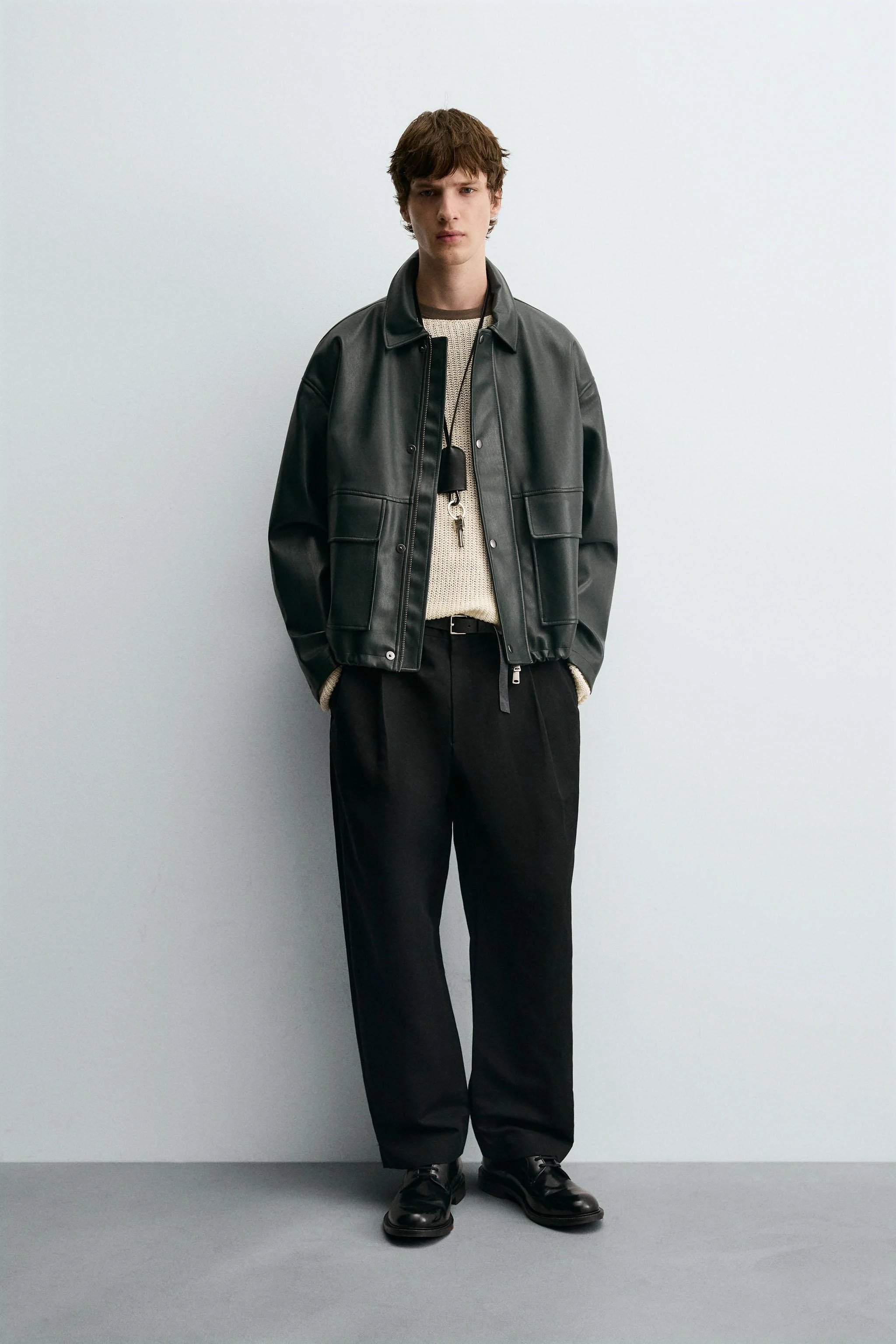 کت با تن خور راحت از جنس چرم مصنوعی کت با تن خور راحت از جنس چرم مصنوعی