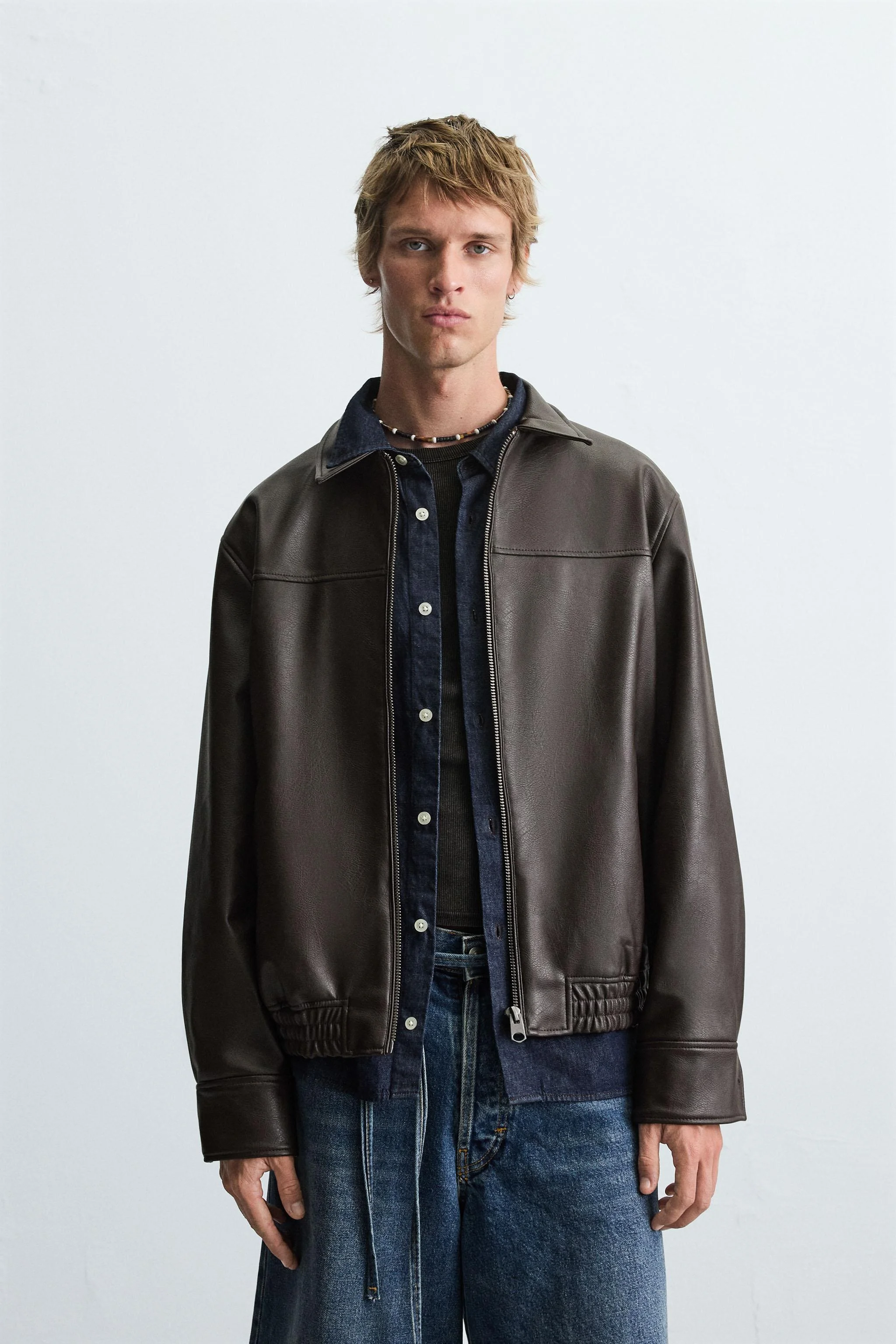 کاپشن خلبانی با ظاهر چرم