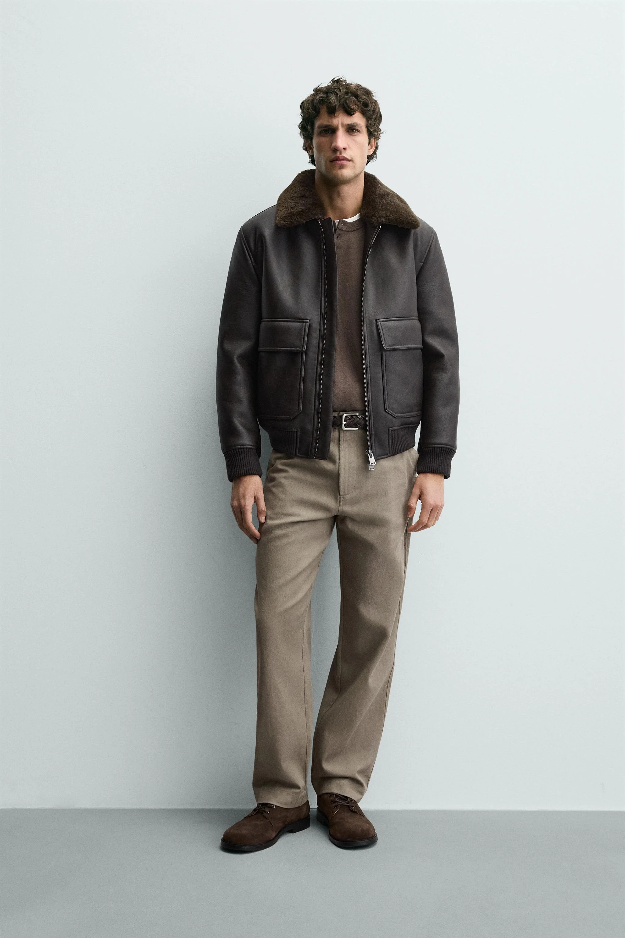 کت با ظاهر چرم و یقه متضاد