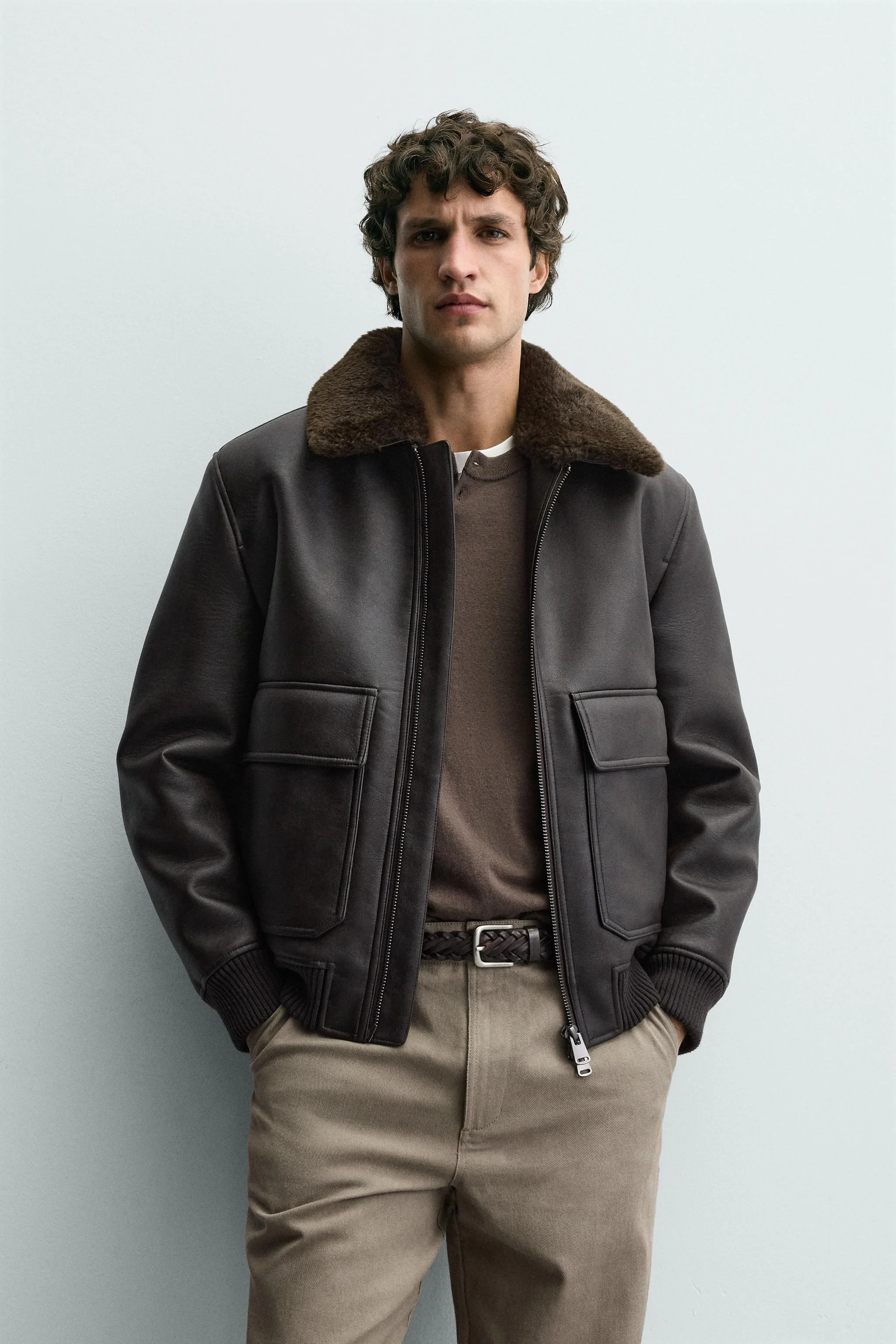 کت با ظاهر چرم و یقه متضاد کت با ظاهر چرم و یقه متضاد