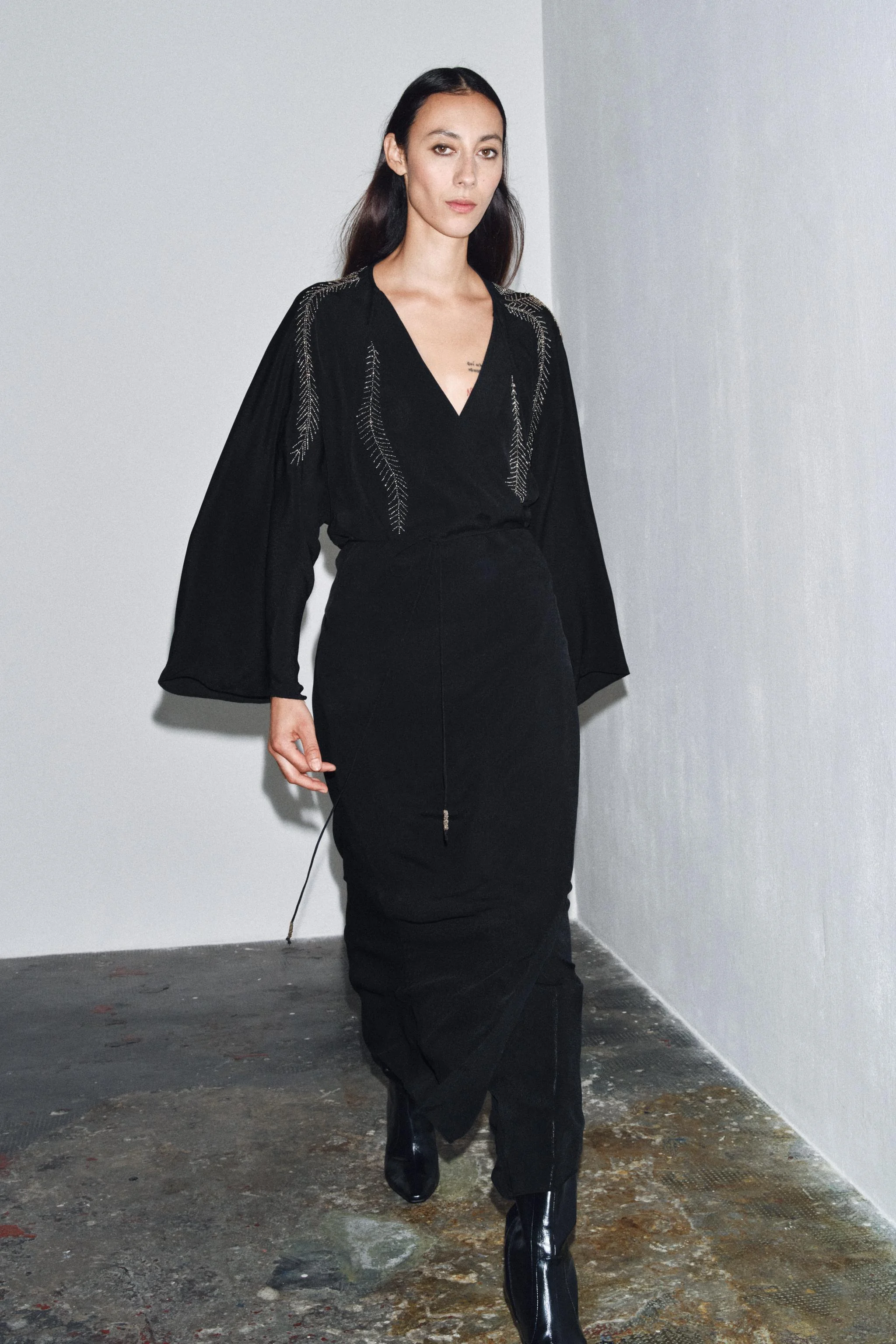 پیراهن بلند زنانه گلدوزی شده با منجوق دوزی ZW COLLECTION پیراهن بلند زنانه گلدوزی شده با منجوق دوزی ZW COLLECTION