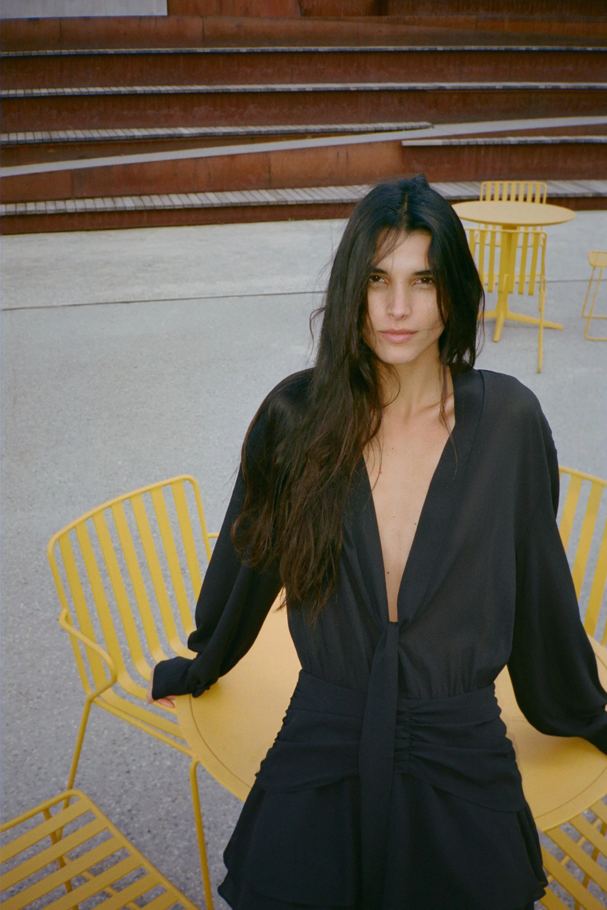 پیراهن کوتاه و روان با چین‌دار