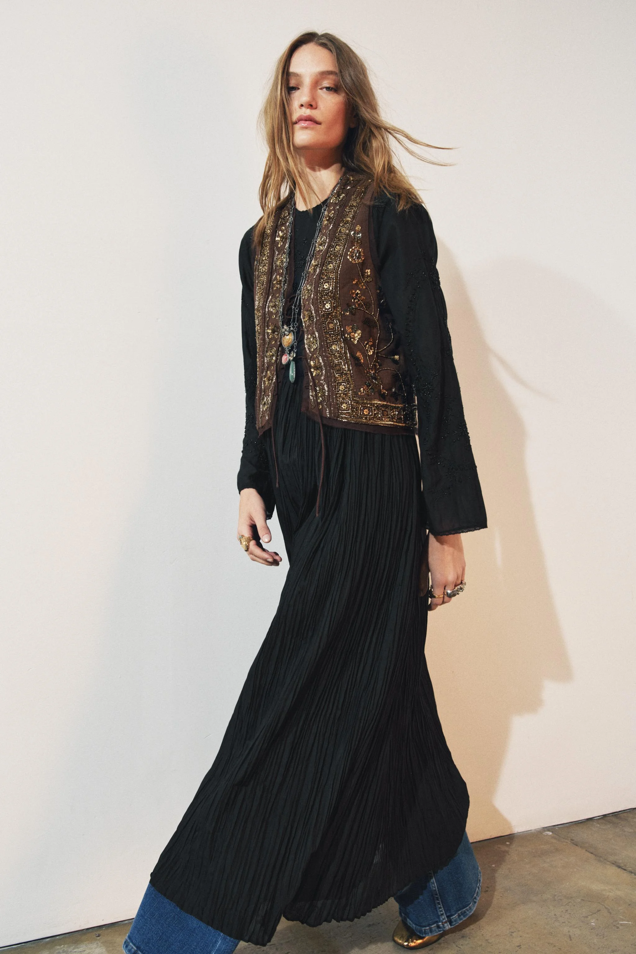 پیراهن گلدوزی شده با تزیینات منجوقی ZW COLLECTION