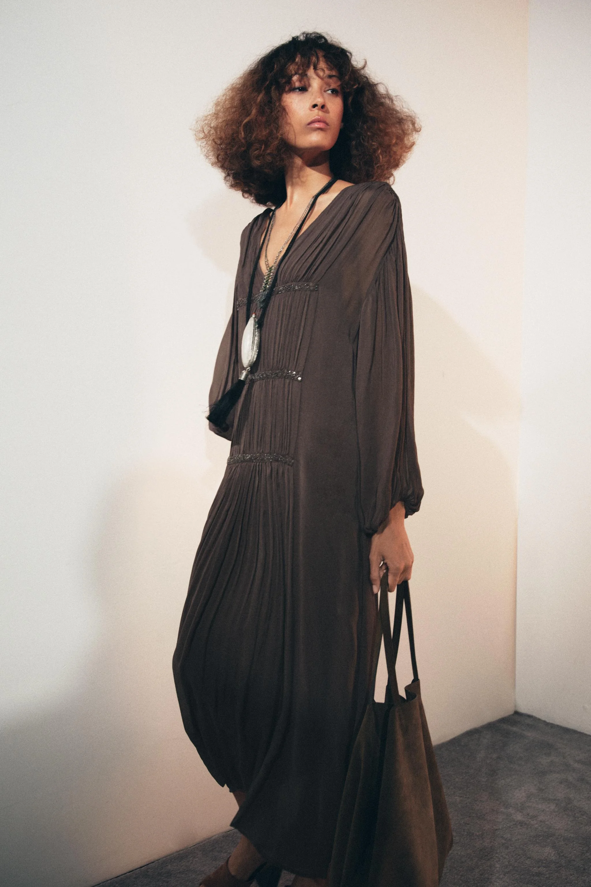 پیراهن گلدوزی شده با تزئینات منجوقی ZW COLLECTION