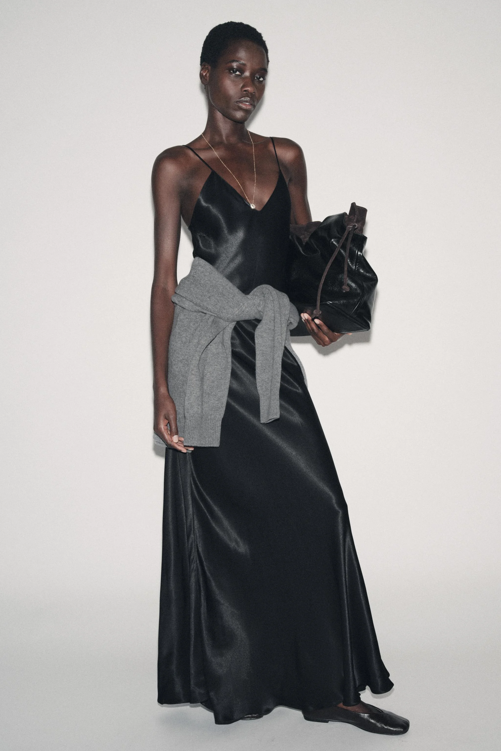 پیراهن بلند زنانه با تزیینات گیپور