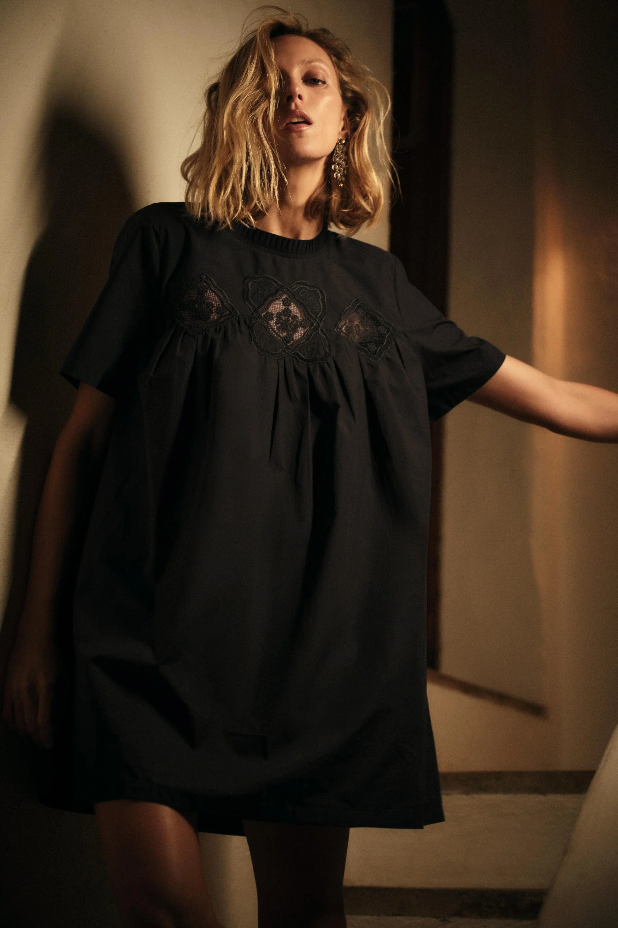 پیراهن کوتاه گلدوزی شده ZW COLLECTION پیراهن کوتاه گلدوزی شده ZW COLLECTION