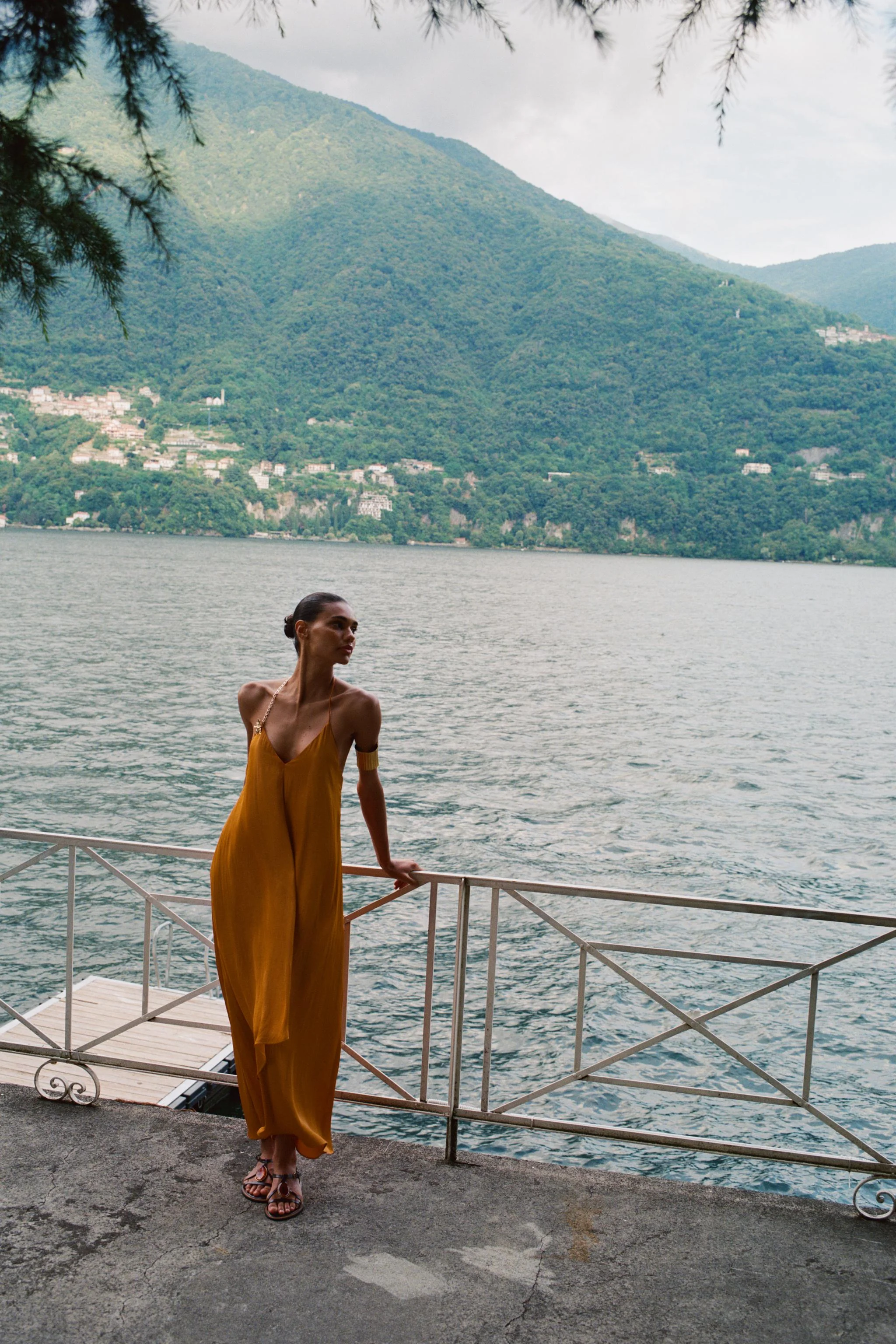 پیراهن میدی ساتن با جزئیات