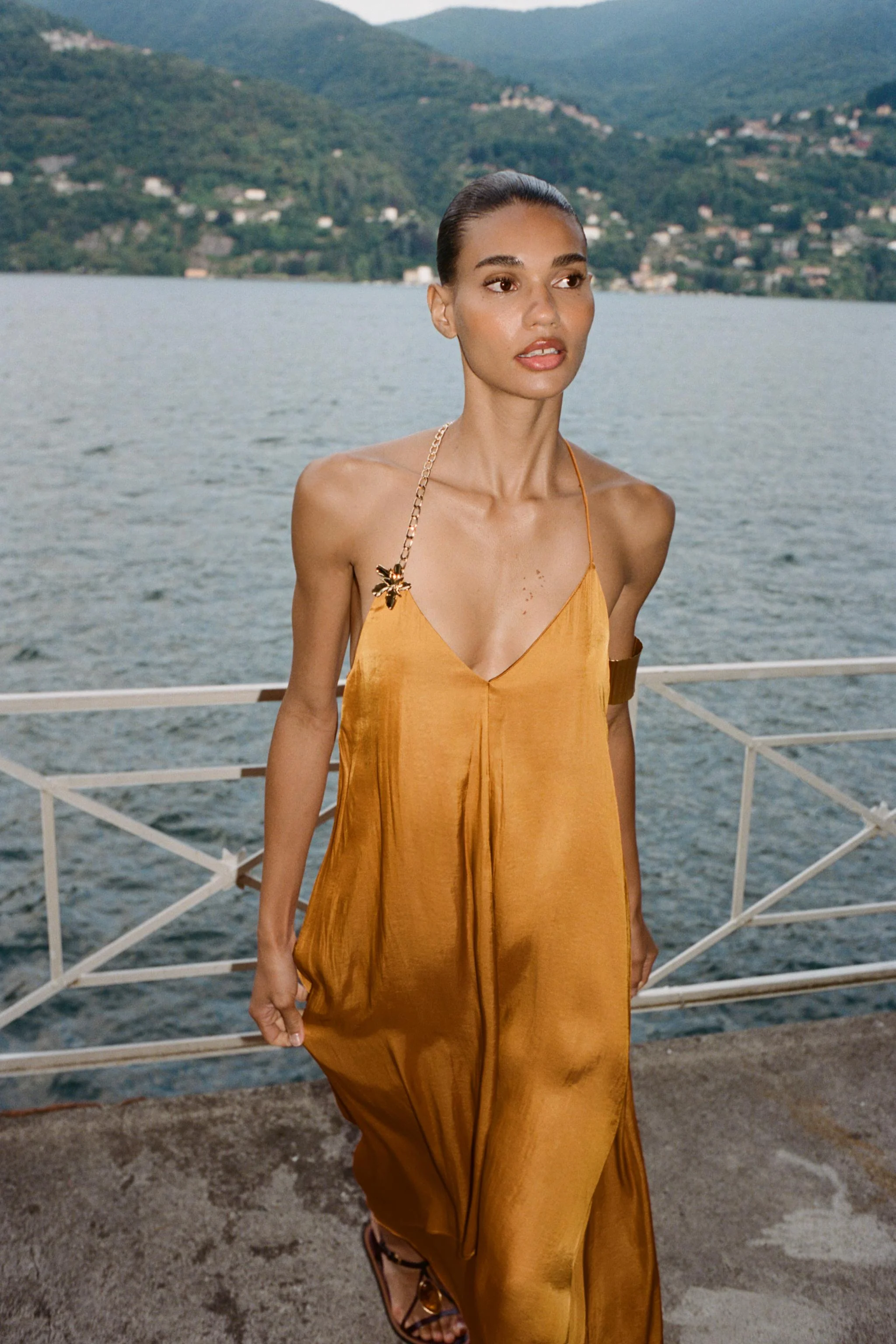 پیراهن میدی ساتن با جزئیات