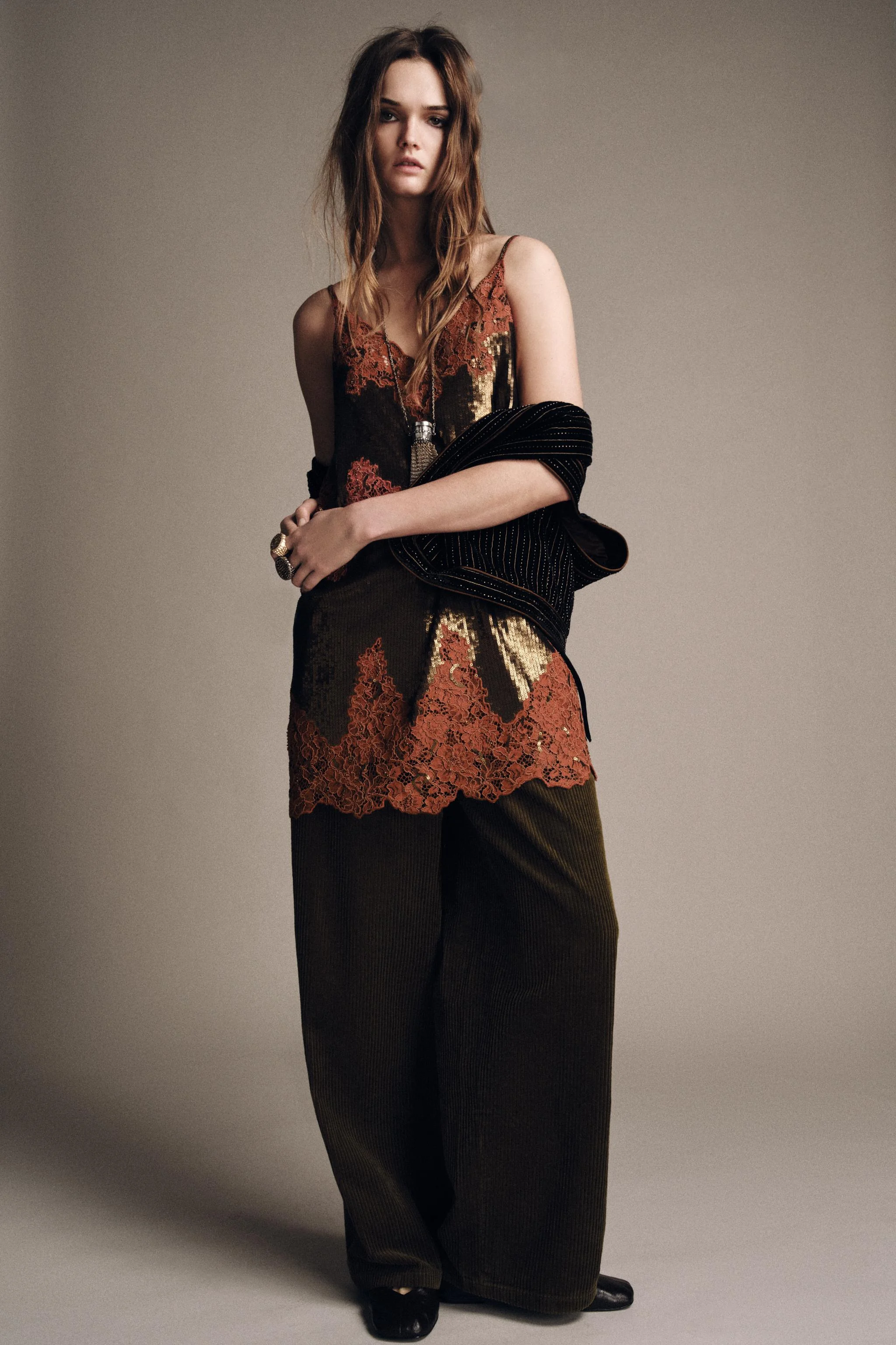 پیراهن کوتاه پولکدار و گیپور نسخه محدود ZW COLLECTION پیراهن کوتاه پولکدار و گیپور نسخه محدود ZW COLLECTION