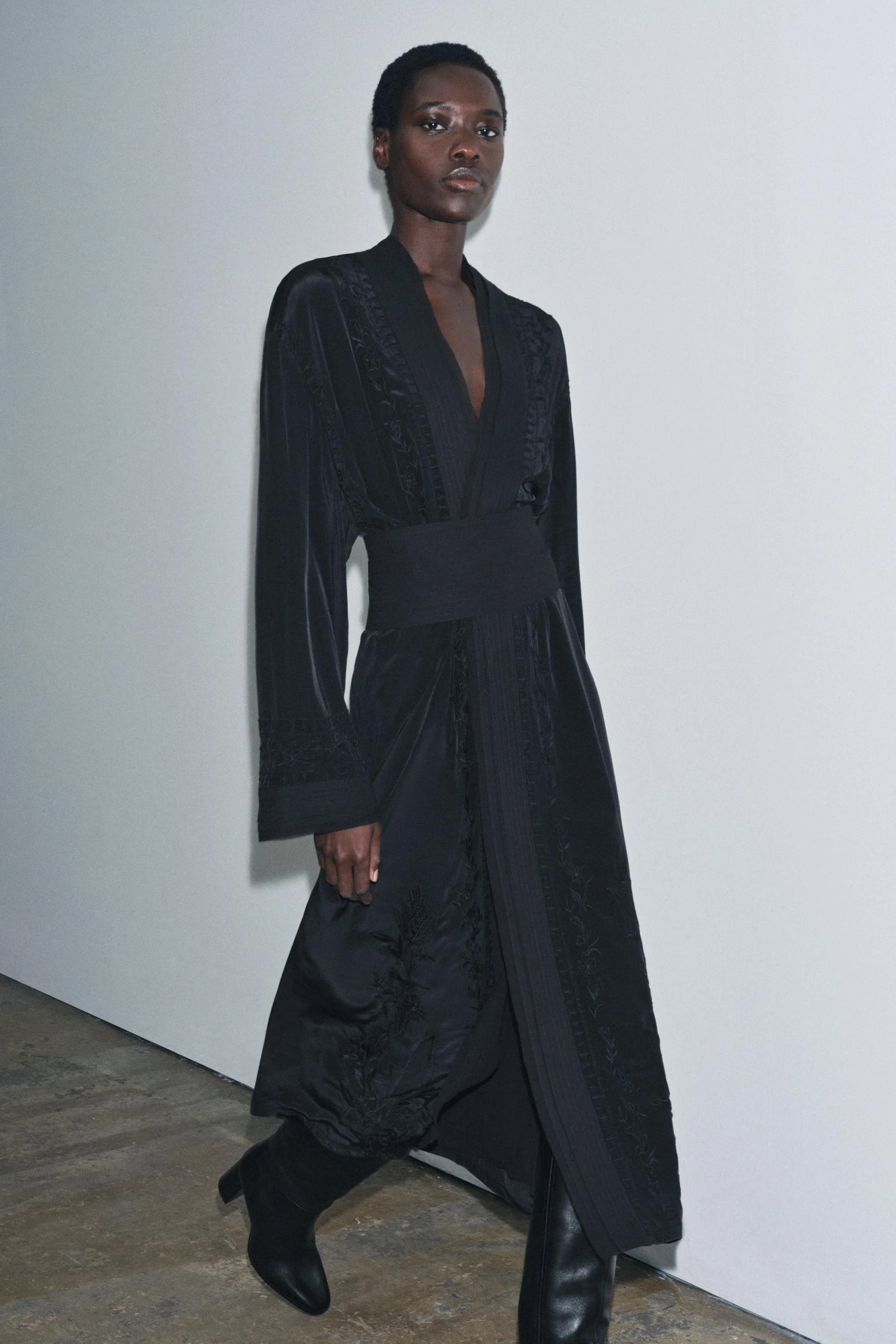 کیمونو آستین بلند گلدوزی شده نسخه محدود ZW COLLECTION