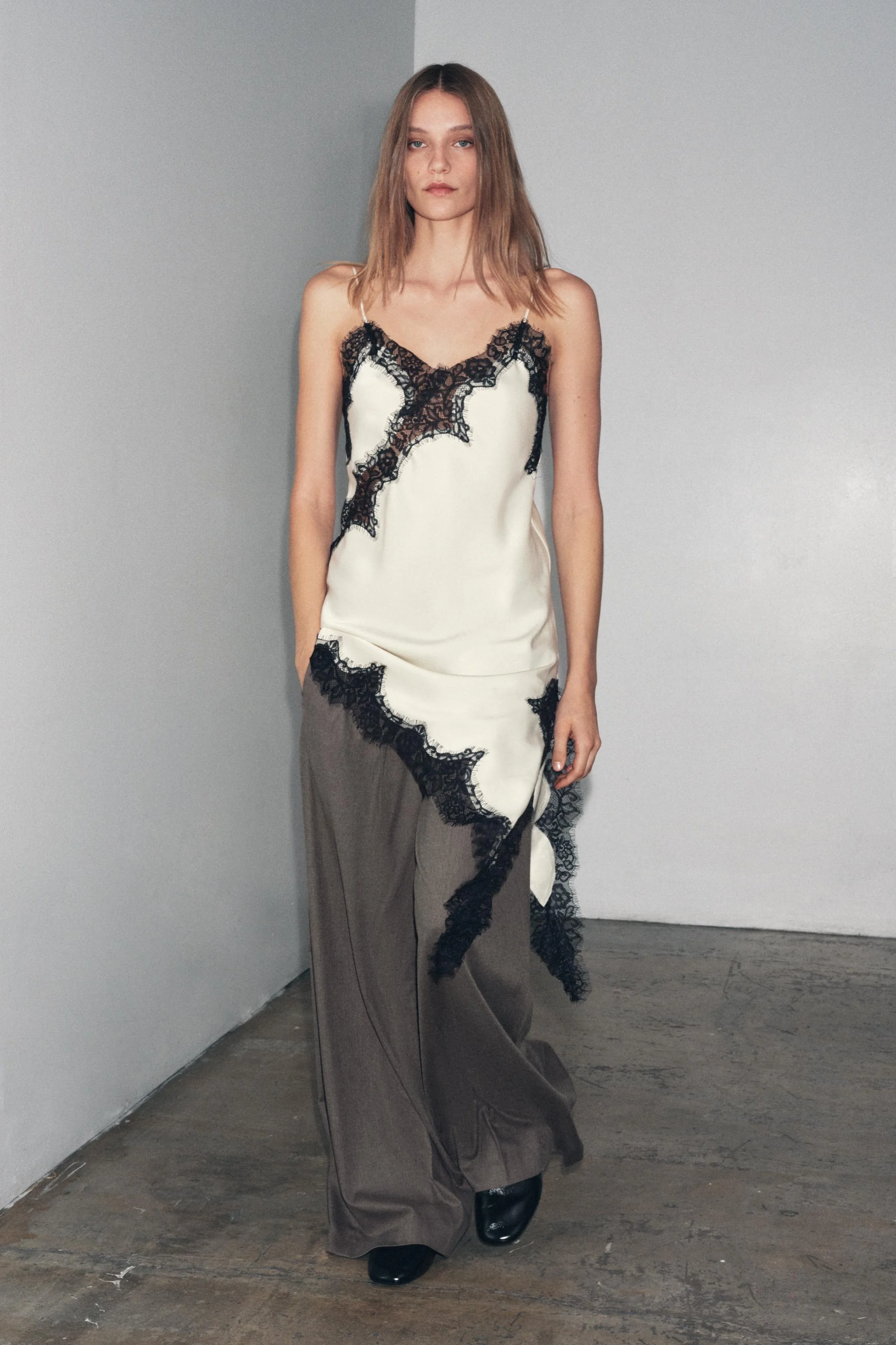 پیراهن گیپور نامتقارن ZW COLLECTION پیراهن گیپور نامتقارن ZW COLLECTION