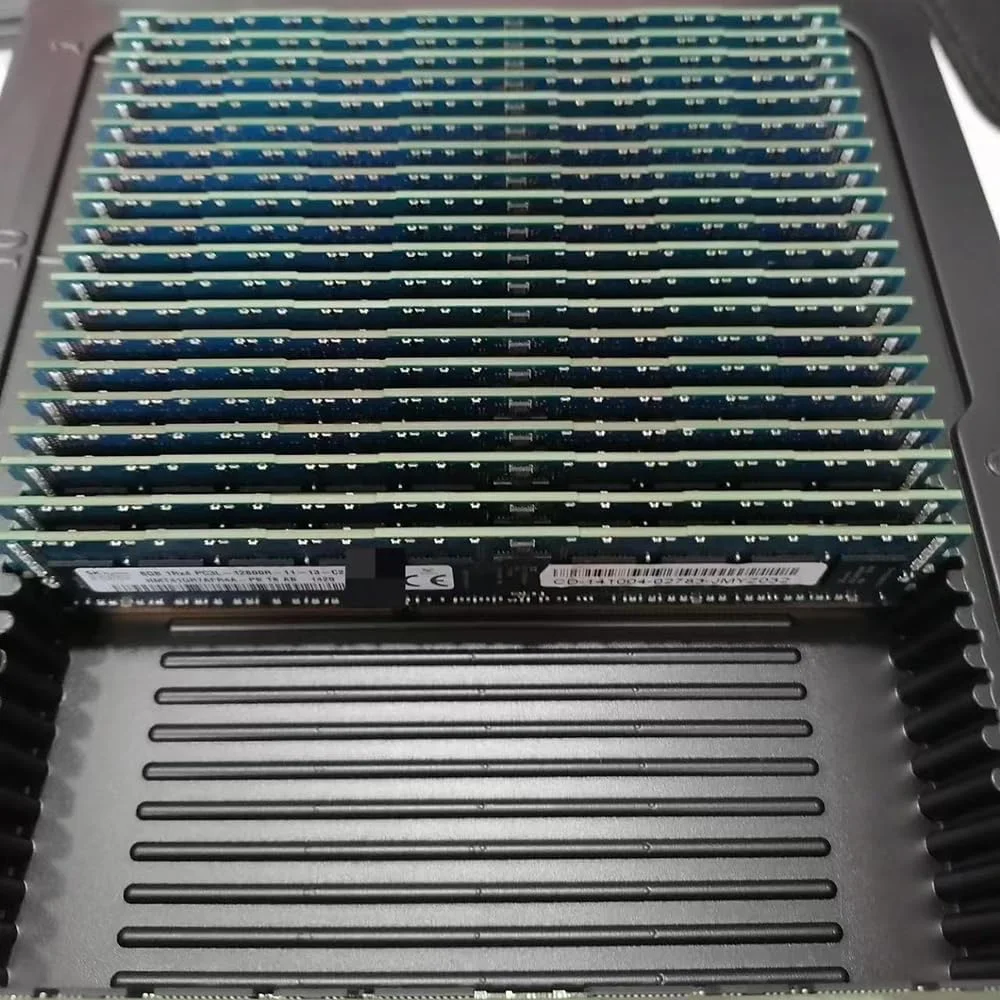 یک عدد رم سرور SKhynix مدل HMT41GR7AFR4A- PB با ظرفیت 8 گیگابایت، 1Rx4 PC3L-12800R 1600 REG