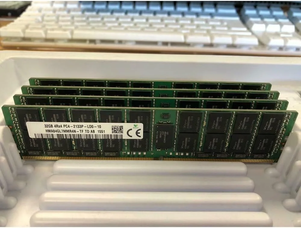 یک عدد رم سرور SKhynix مدل HMA84GL7MMR4N-TF 32G 4RX4 PC4-2133P ECC REG (32 گیگابایت)
