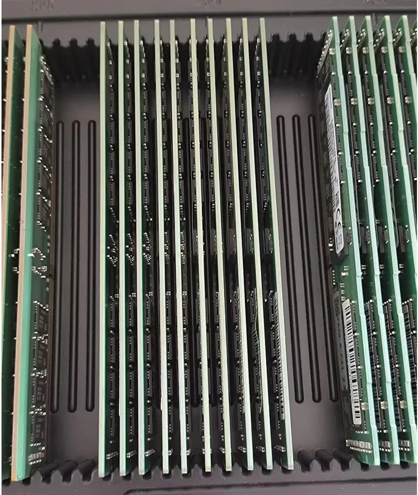 یک عدد رم سرور SKhynix مدل HMA82GR7CJR4N-VK با ظرفیت 16 گیگابایت، تک ردیفه، 2666 DDR4 REG ECC