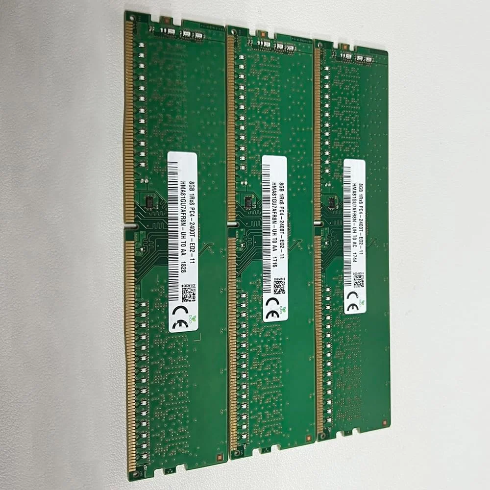یک عدد رم سرور SKhynix مدل HMA81GU7AFR8N-UH با ظرفیت 8 گیگابایت، تک کاناله، PC4-2400T و ECC