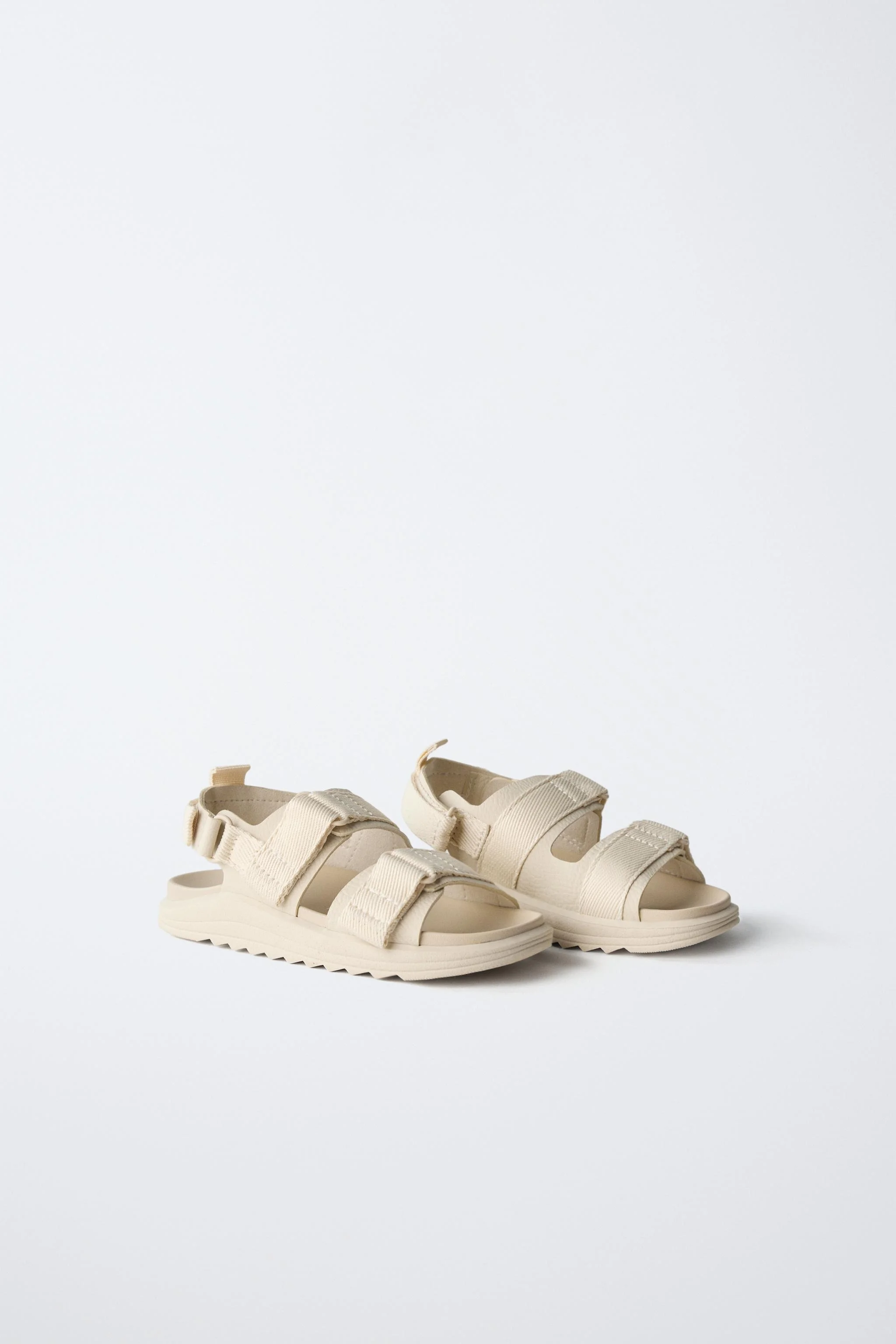 صندل های بند دار صندل های بند دار