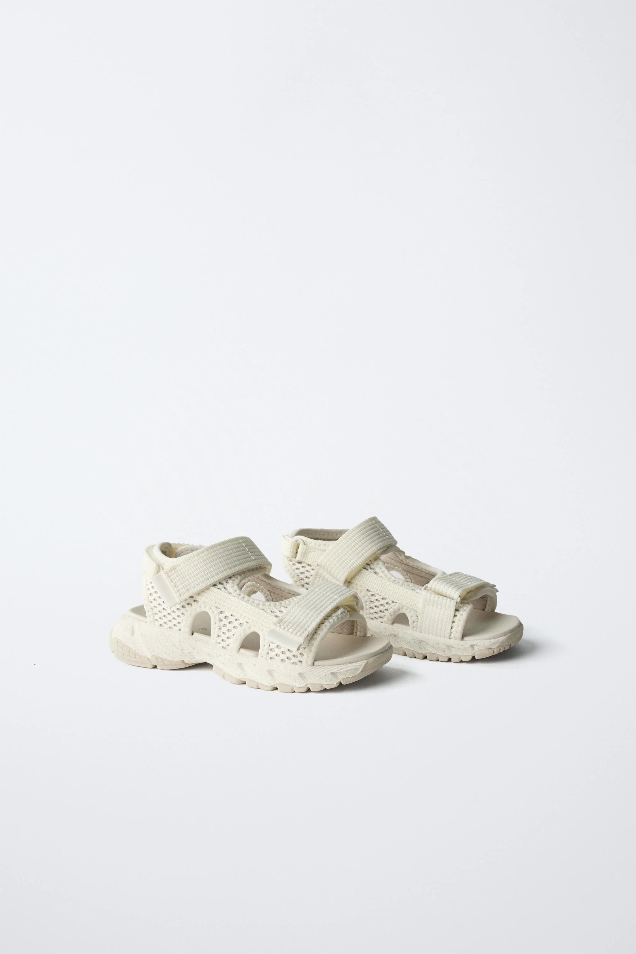 صندل های توری فنی صندل های توری فنی