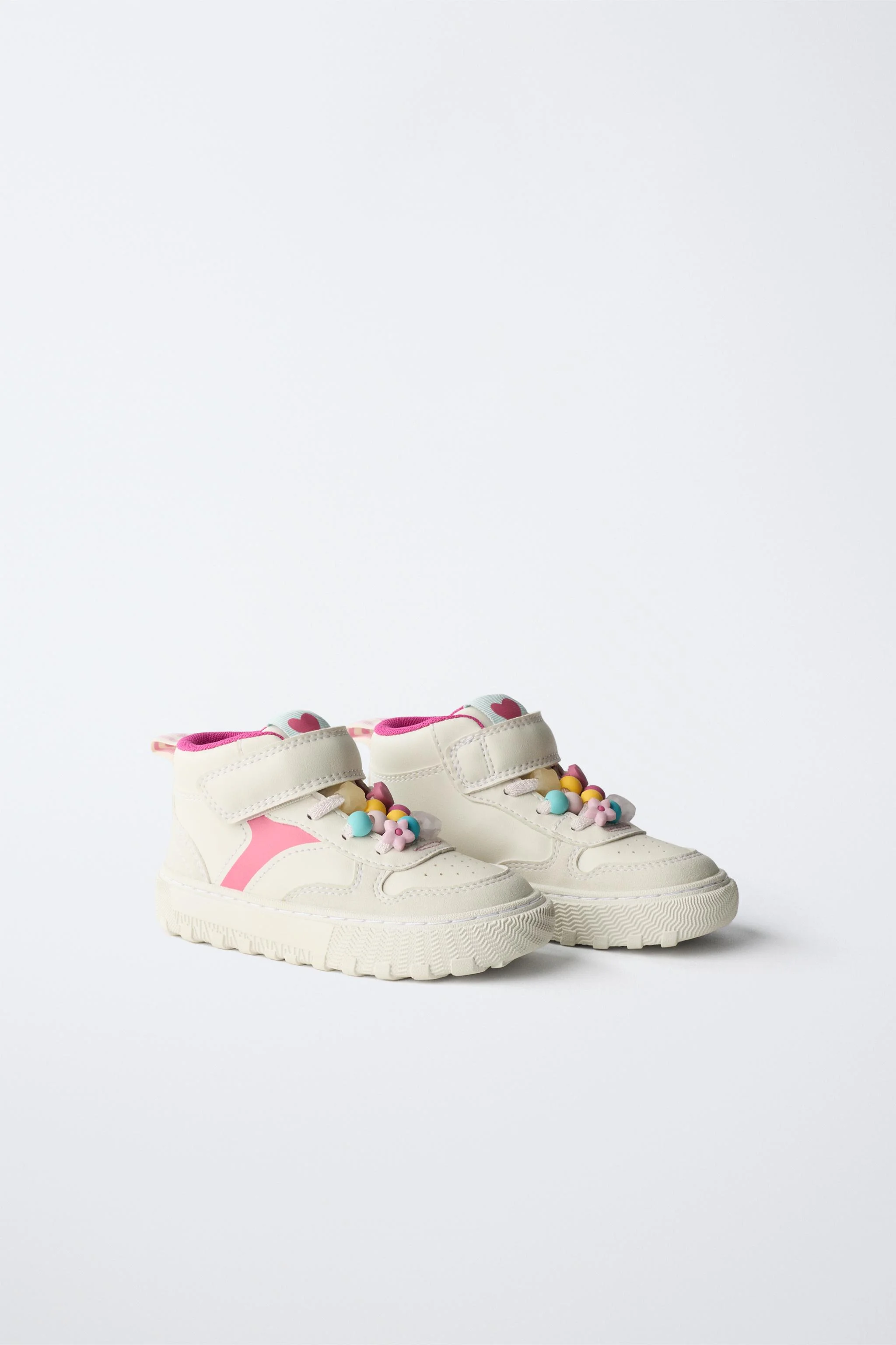 کفش ورزشی ساق بلند با جزئیات کفش ورزشی ساق بلند با جزئیات