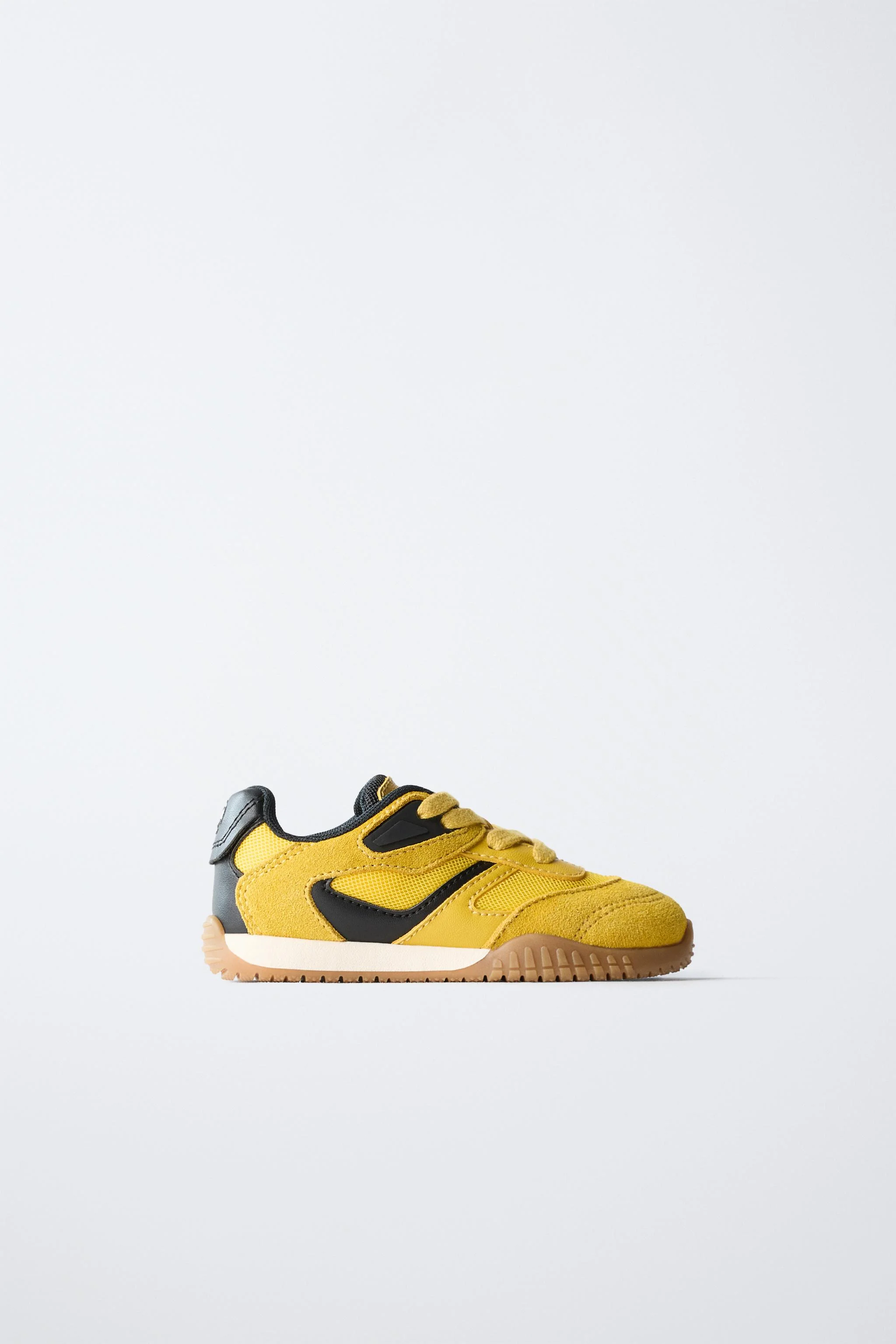 کفش ورزشی ترکیبی کفش ورزشی ترکیبی