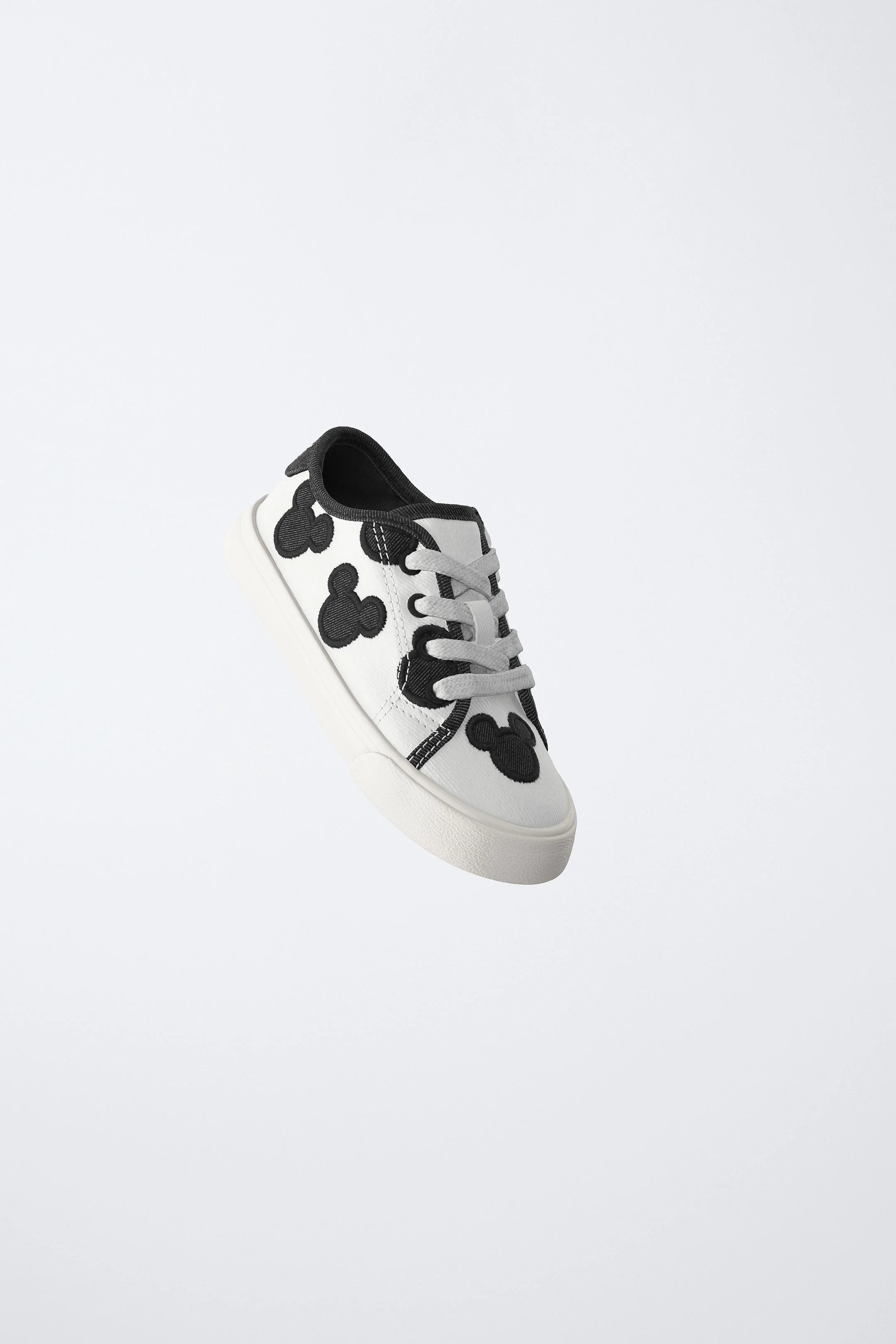 کفش ورزشی میکی موس © دیزنی کفش ورزشی میکی موس © دیزنی