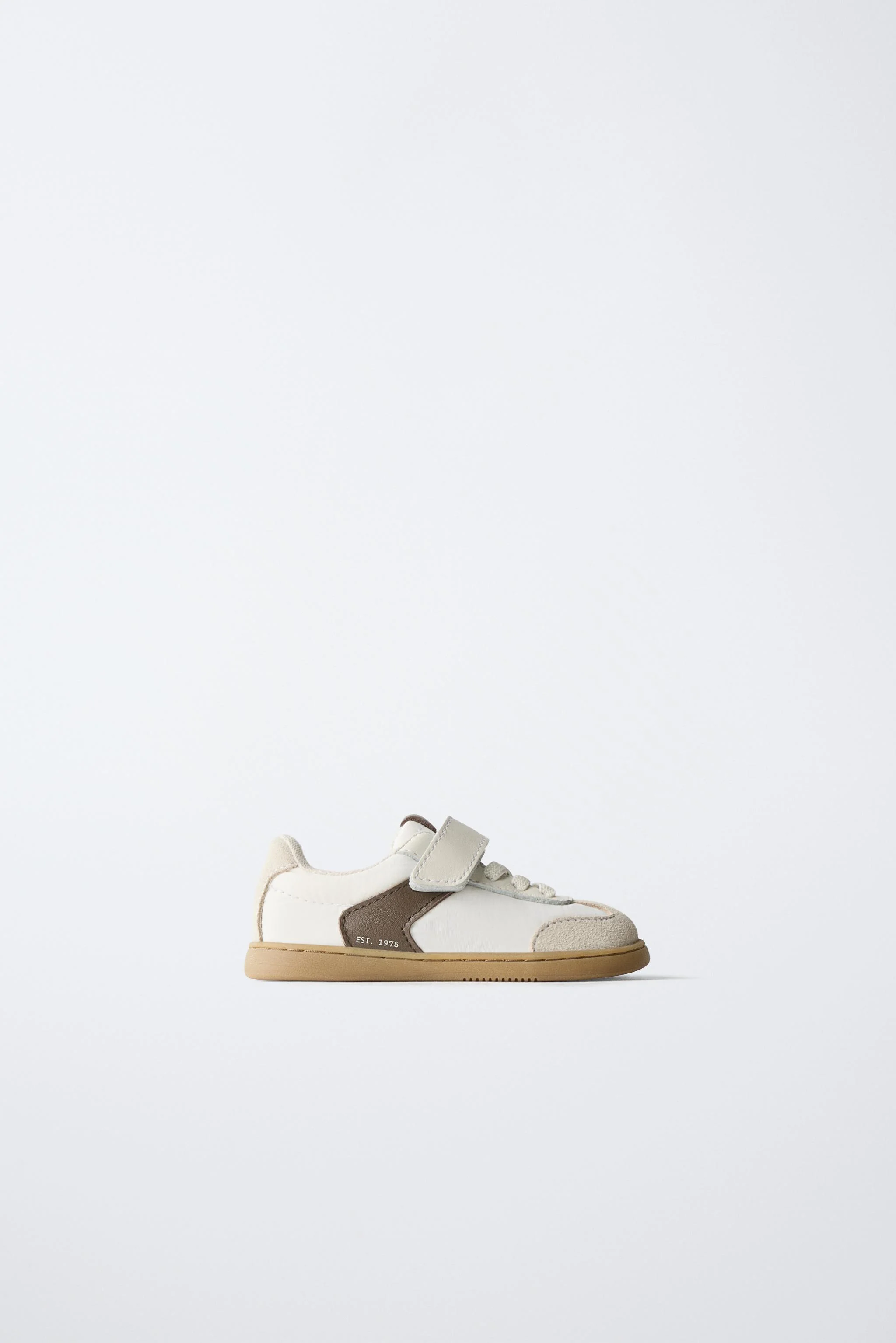 کفش ورزشی رترو با طراحی پابرهنه