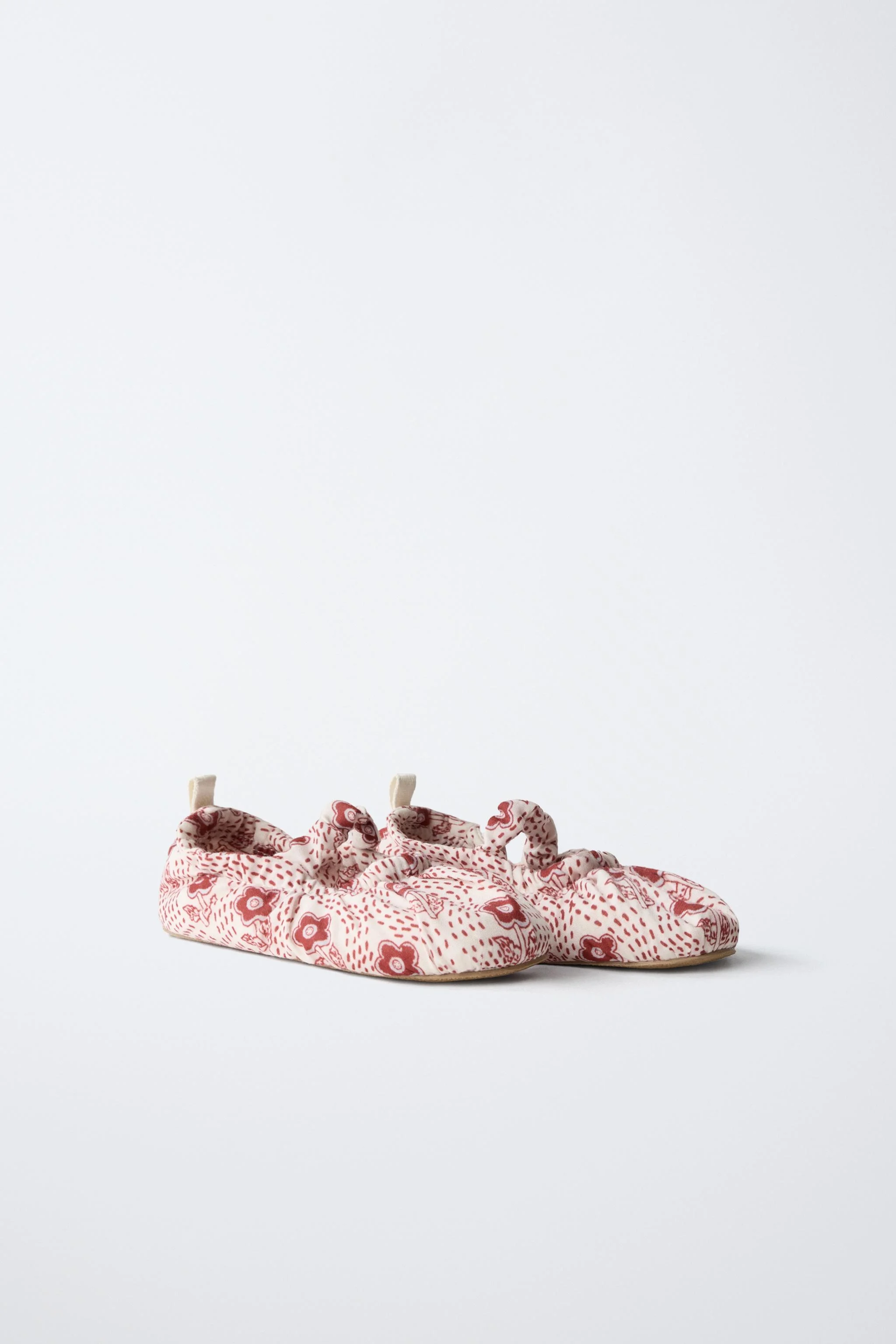 کفش باله تخت با جزئیات کفش باله تخت با جزئیات