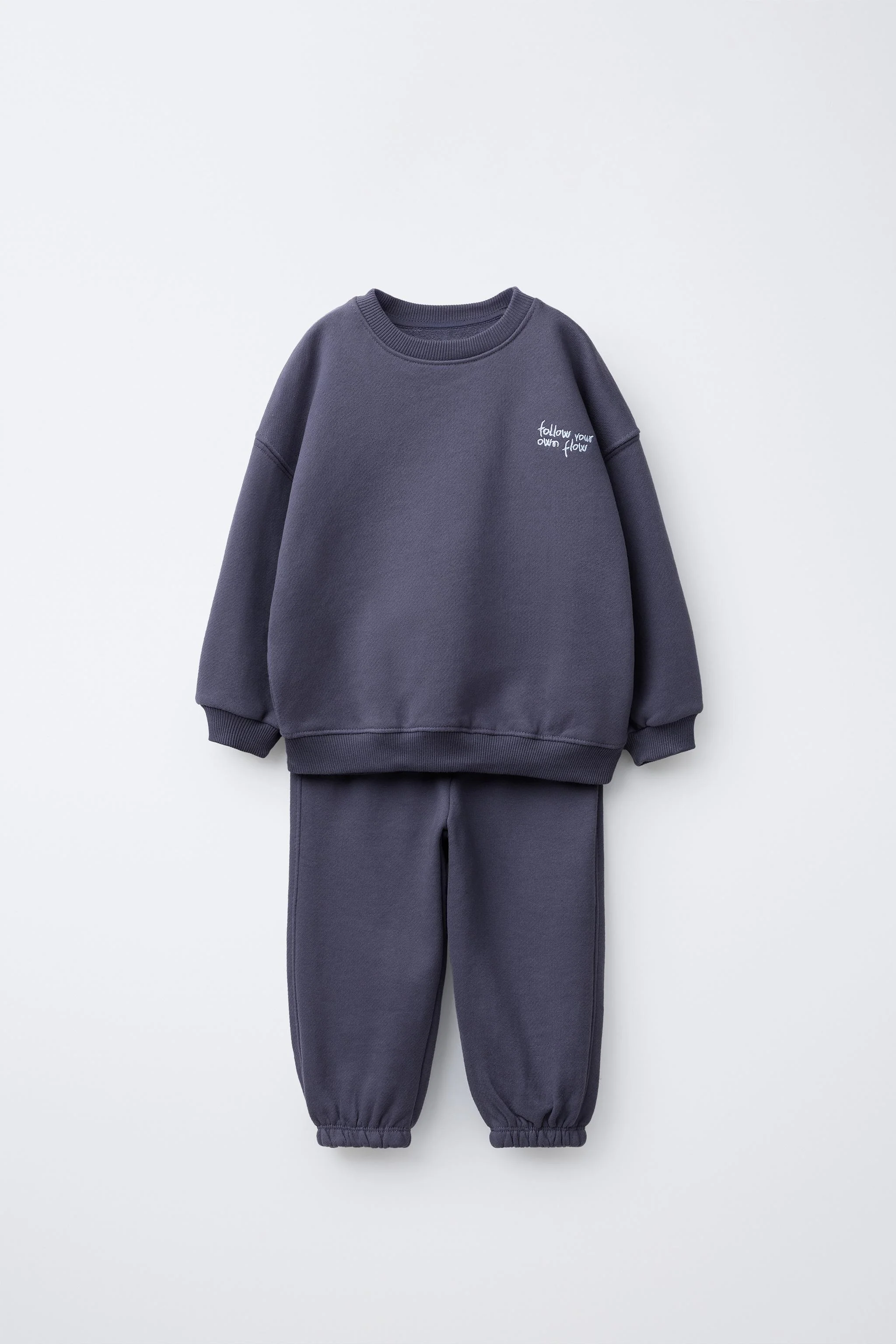 ست بلوز و شلوار جاگر گلدوزی شده ست بلوز و شلوار جاگر گلدوزی شده