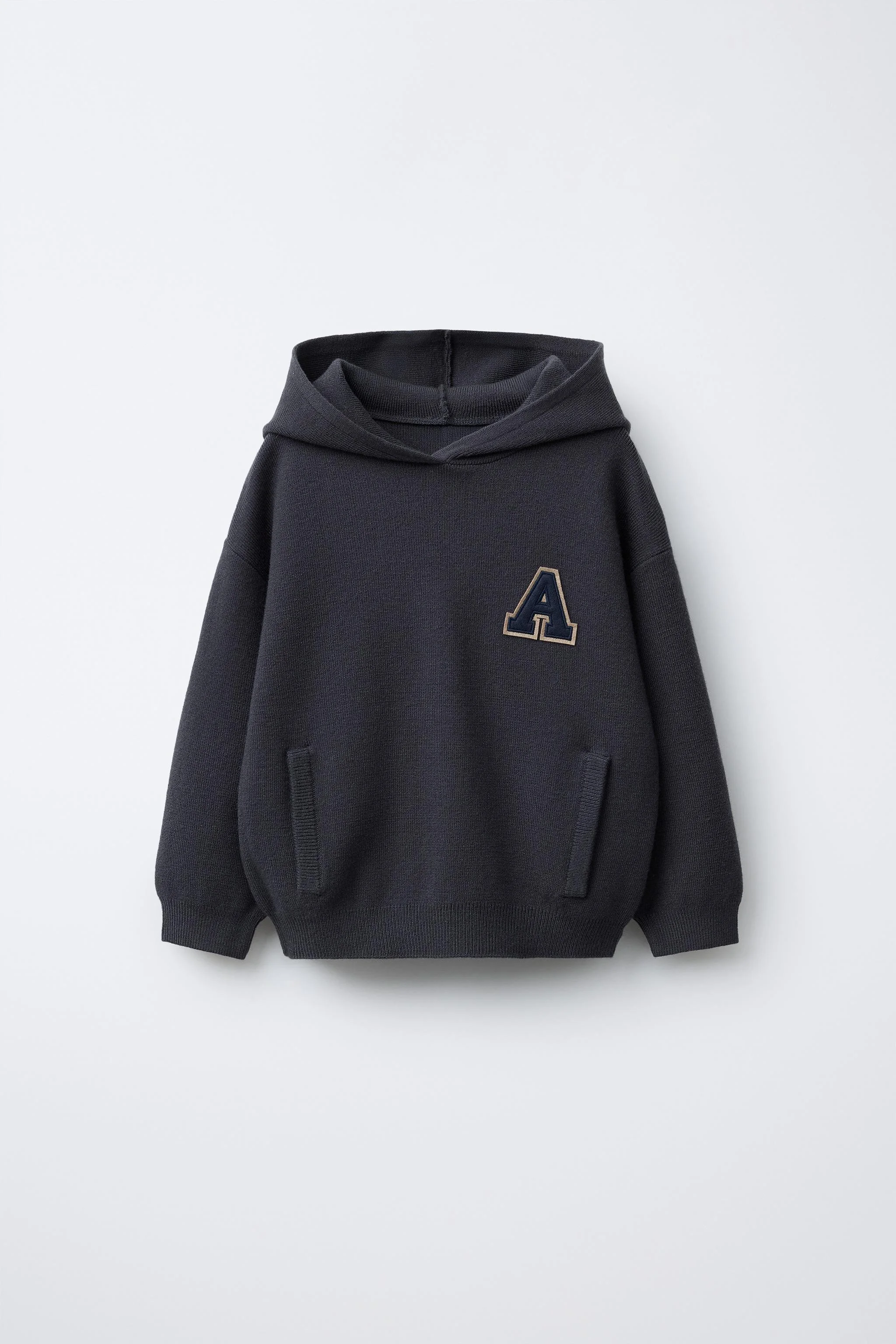 ژاکت بافتنی کلاه دار با تکه دوزی حروف