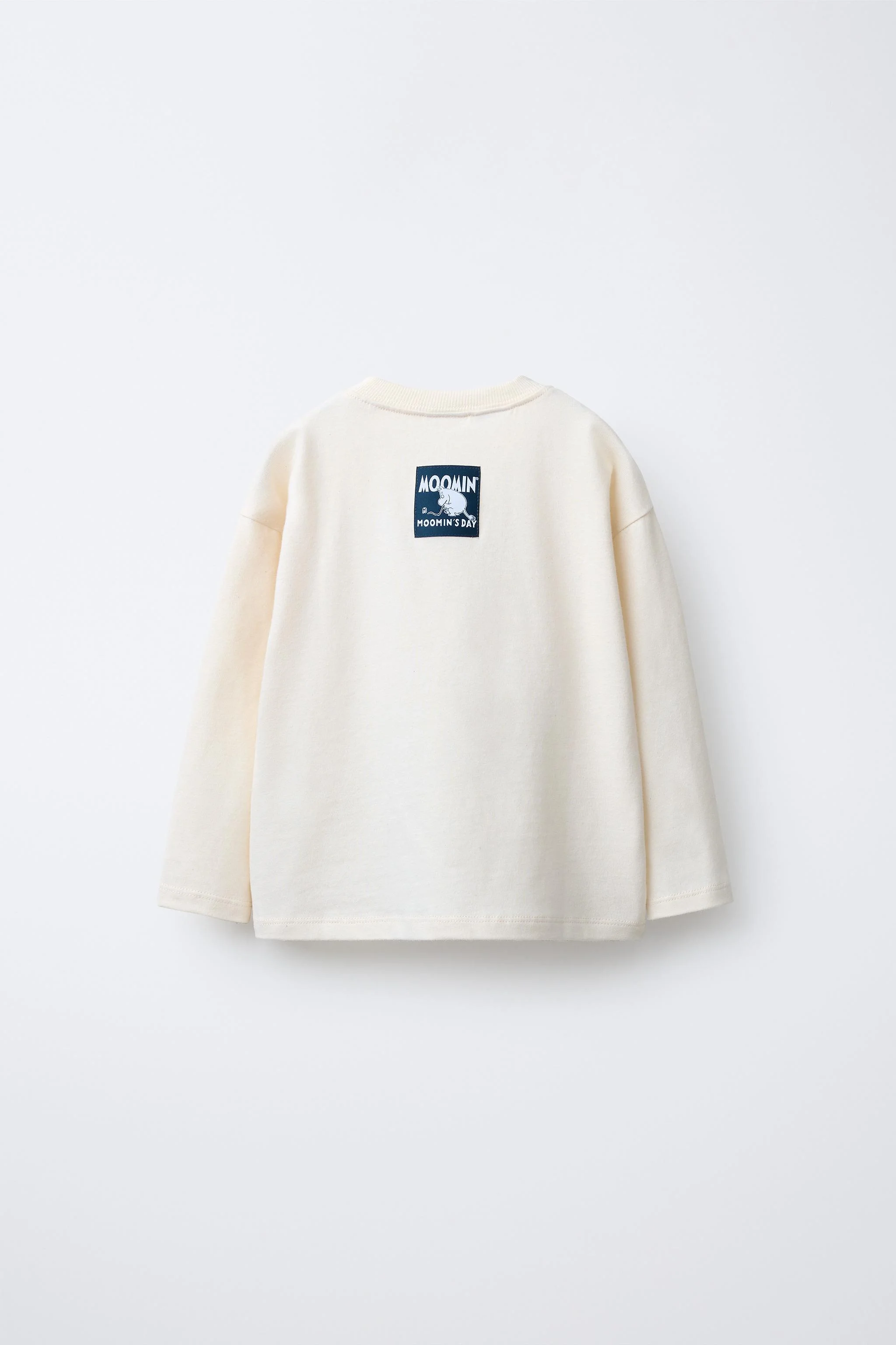 تی شرت با طرح چاپی مخمل‌نما از شخصیت‌های مومی