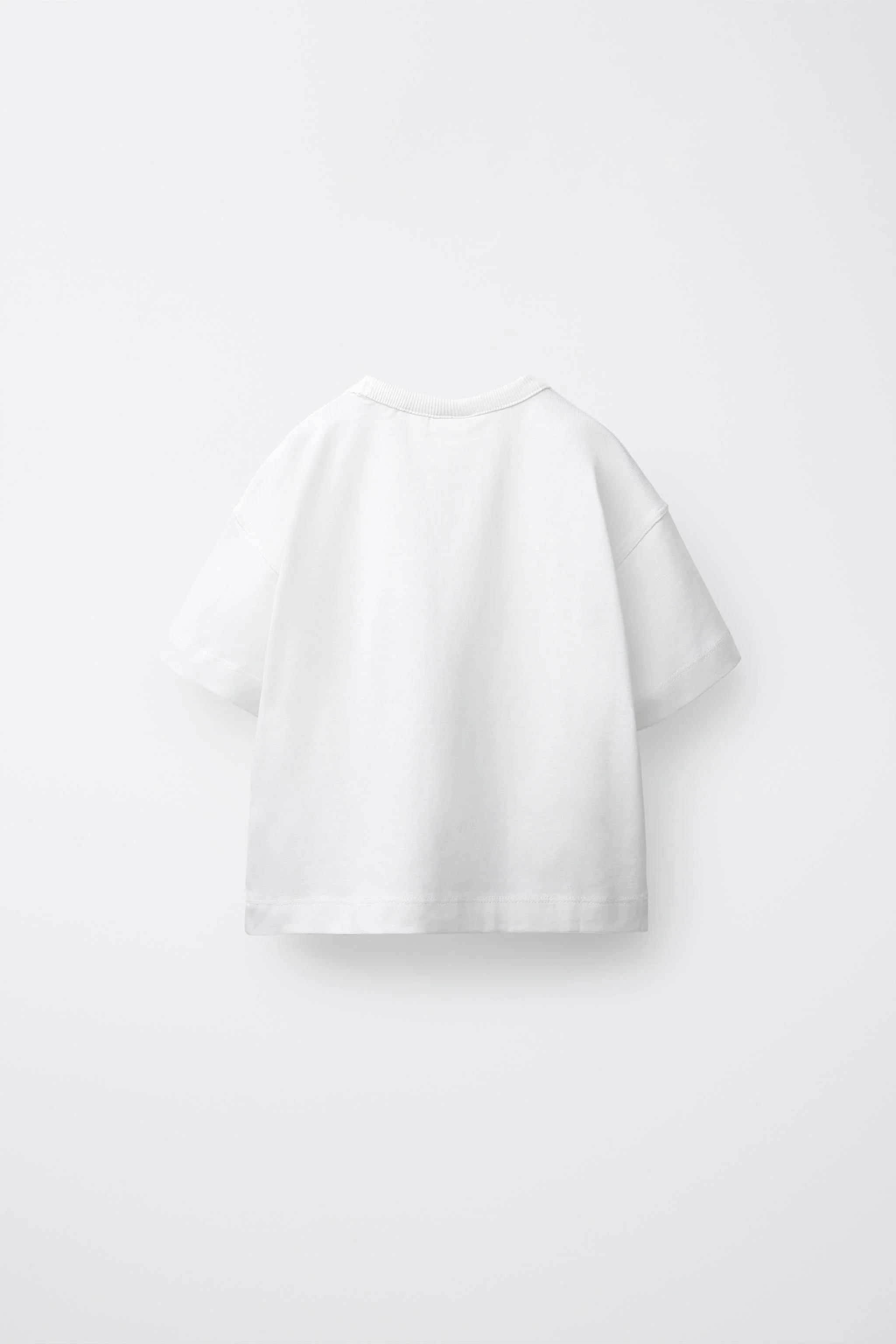 تی شرت با تکه دوزی لاستیکی