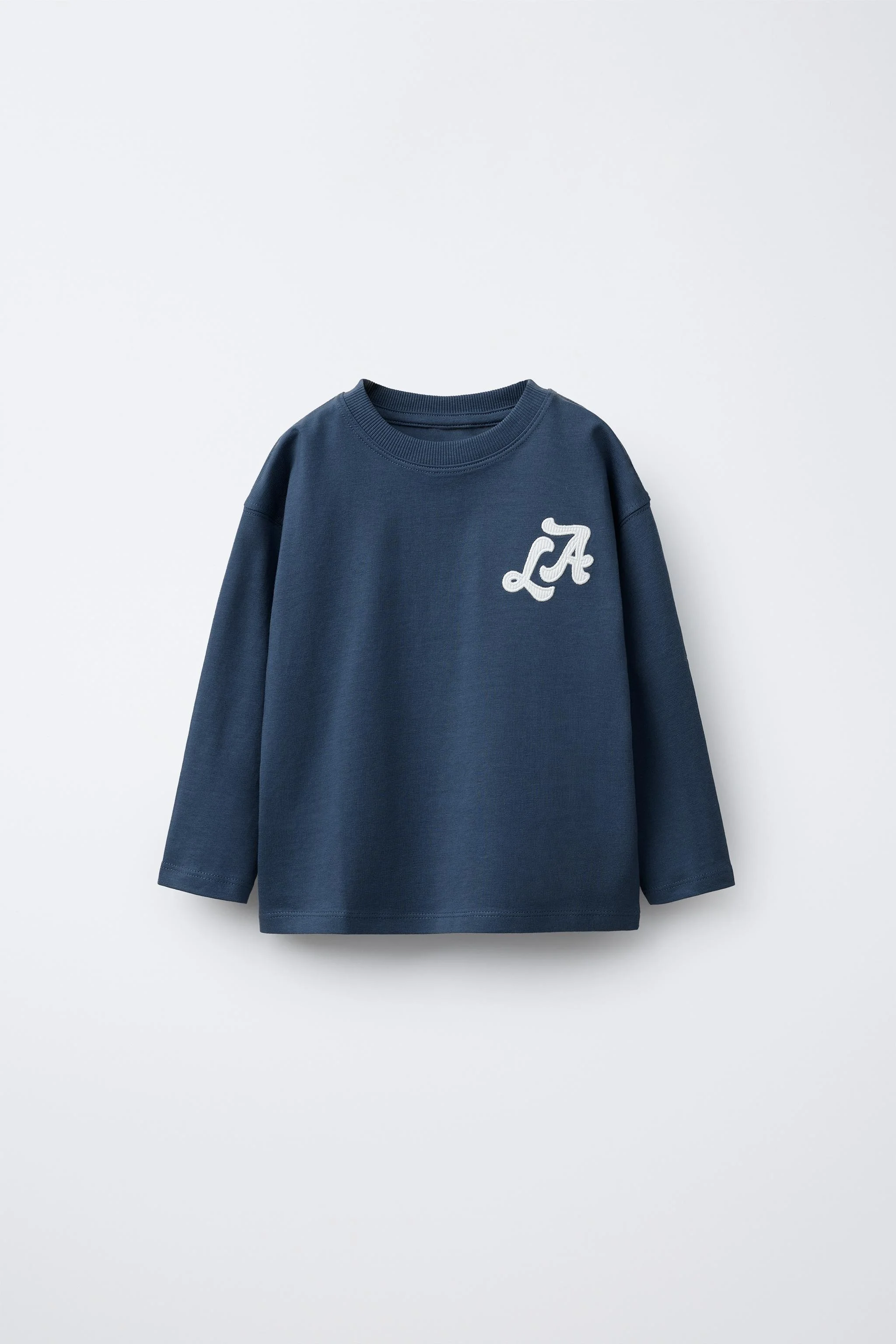 تیشرت گلدوزی شده طرح شهر تیشرت گلدوزی شده طرح شهر