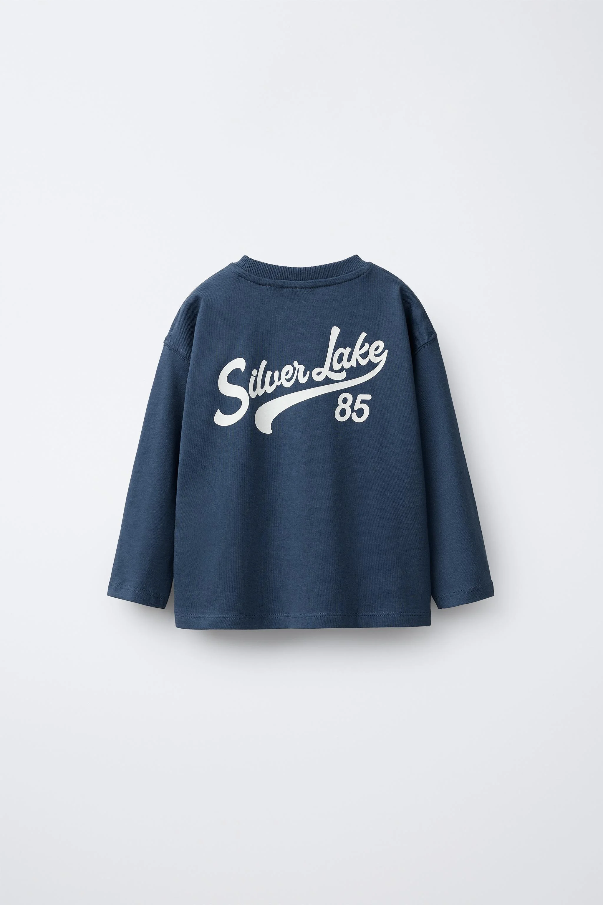 تیشرت گلدوزی شده طرح شهر تیشرت گلدوزی شده طرح شهر