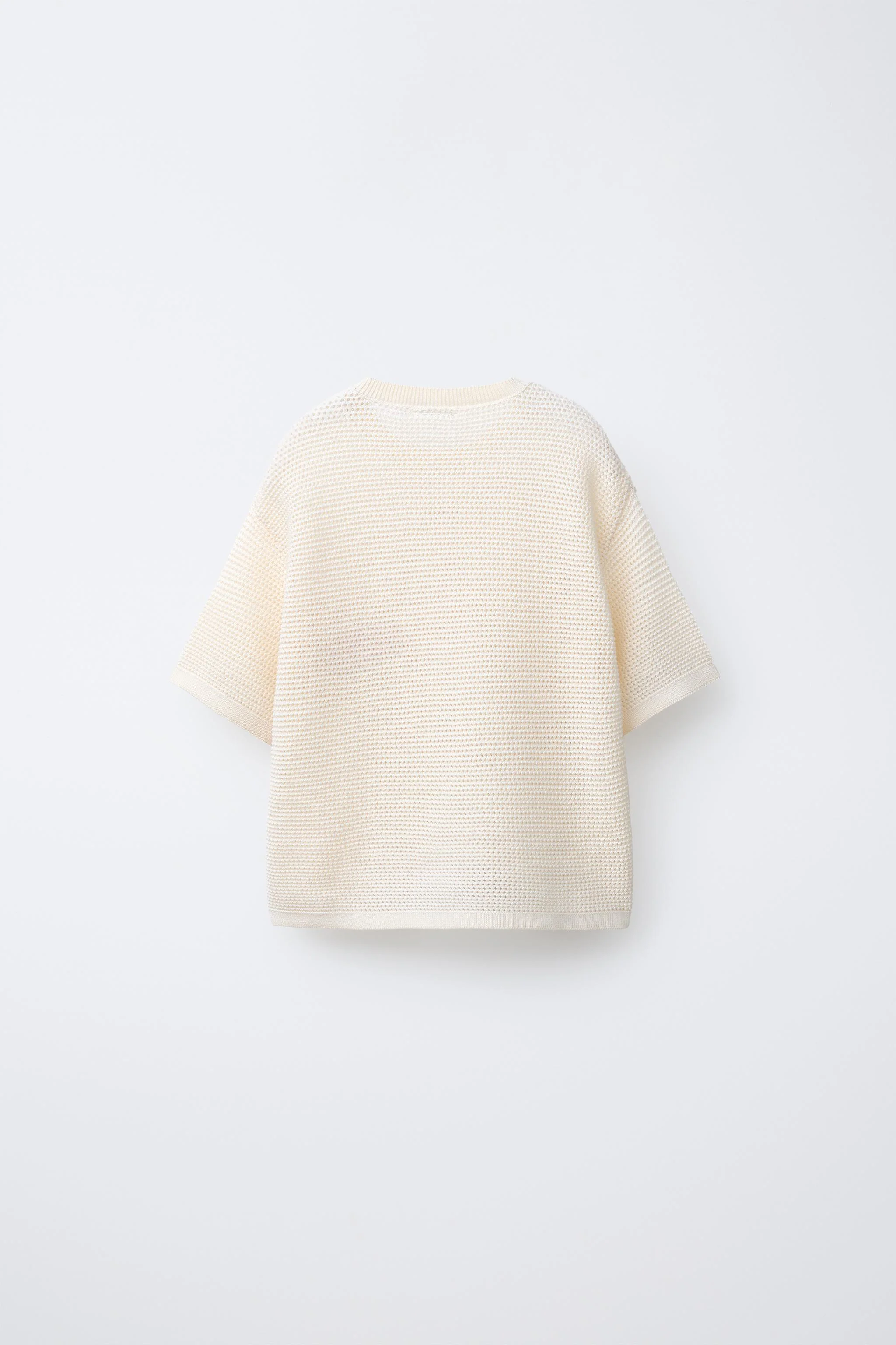 تیشرت بافتنی با طرح گلدوزی کوسه تیشرت بافتنی با طرح گلدوزی کوسه