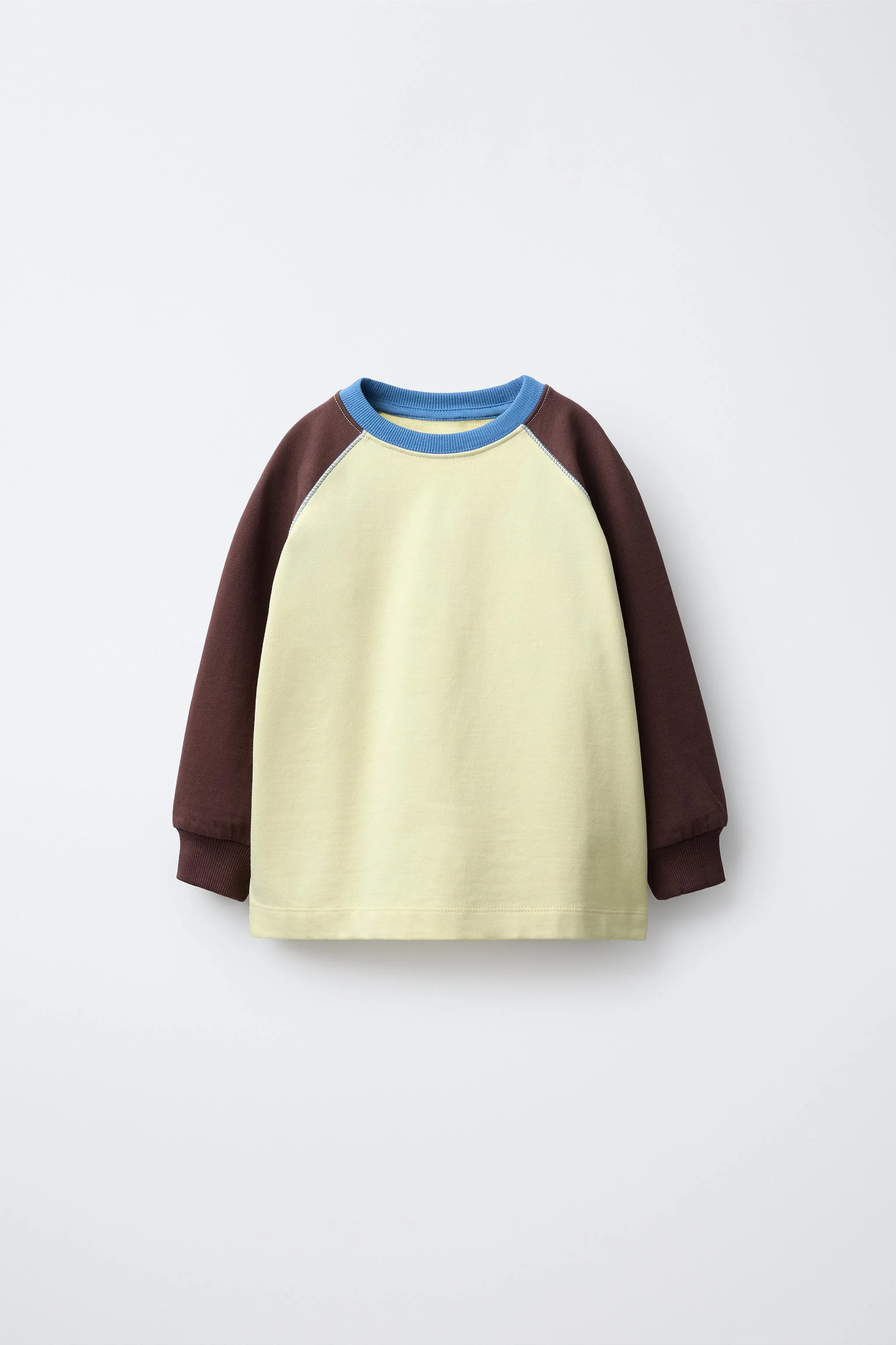 تی شرت آستین رگلان با رنگ متضاد