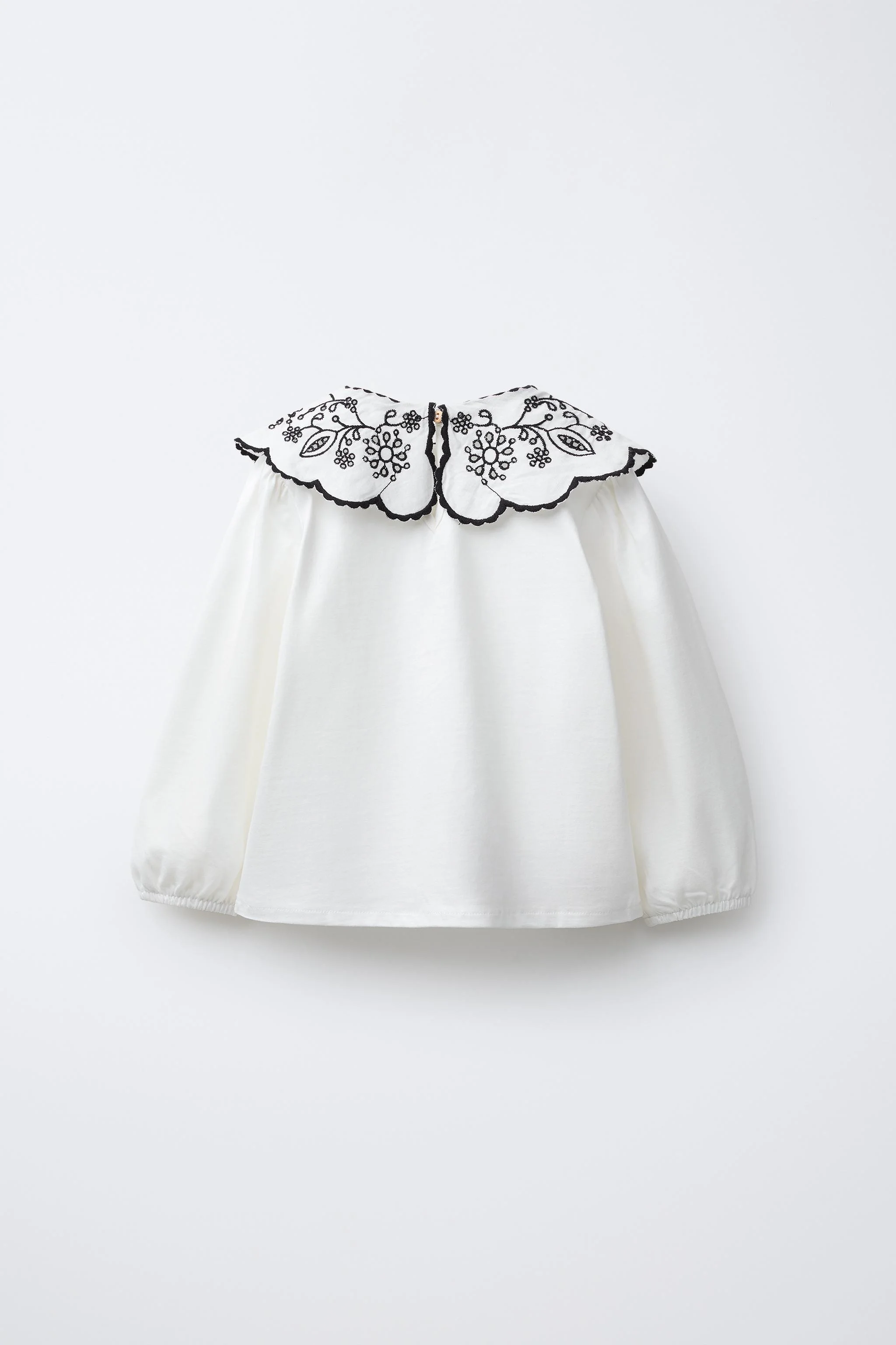 تی شرت یقه گلدوزی شده