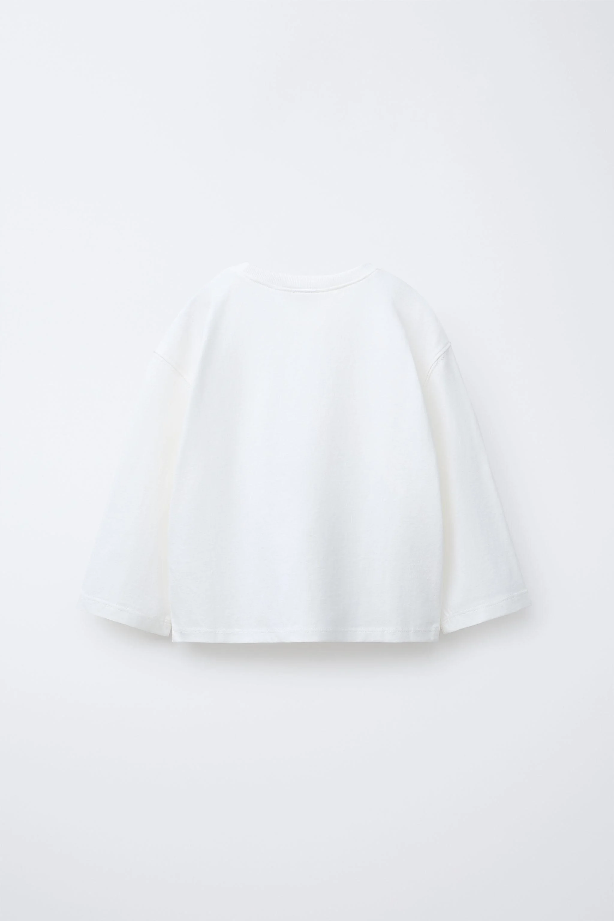 تی شرت آستین بلند با طرح گلدوزی قلب تی شرت آستین بلند با طرح گلدوزی قلب