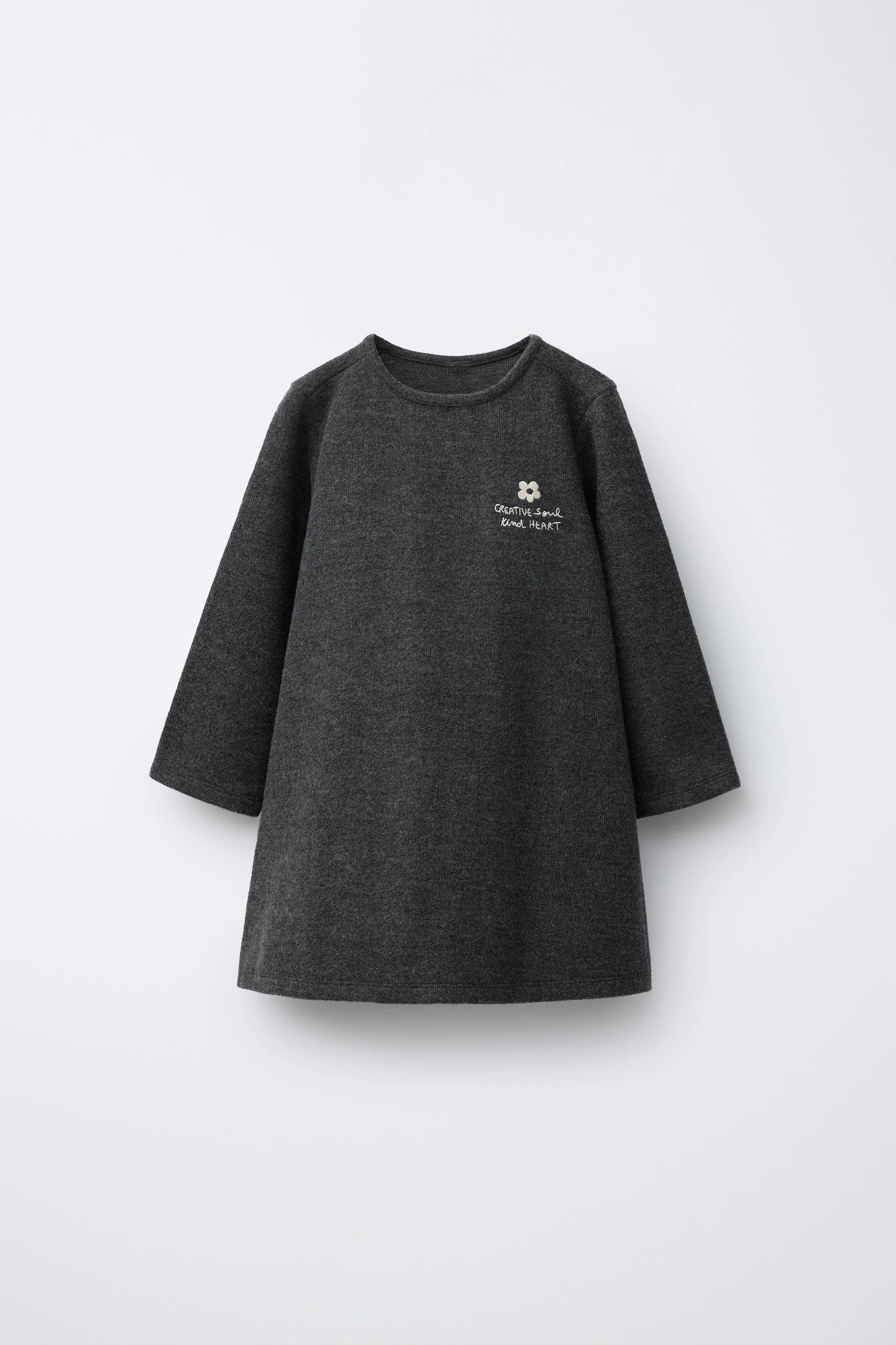 پیراهن لطیف با جزئیات گلدوزی شده پیراهن لطیف با جزئیات گلدوزی شده